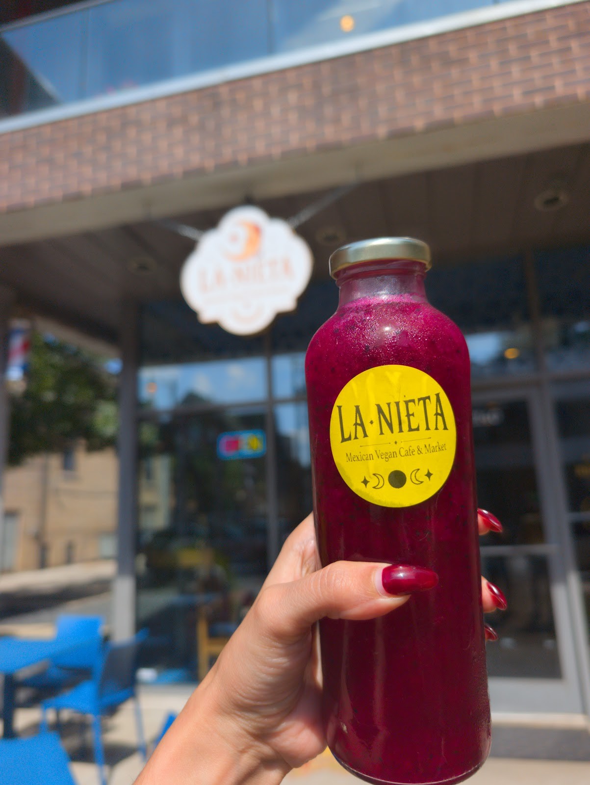 La Nieta Vegan Cafe & Market: food & drinks