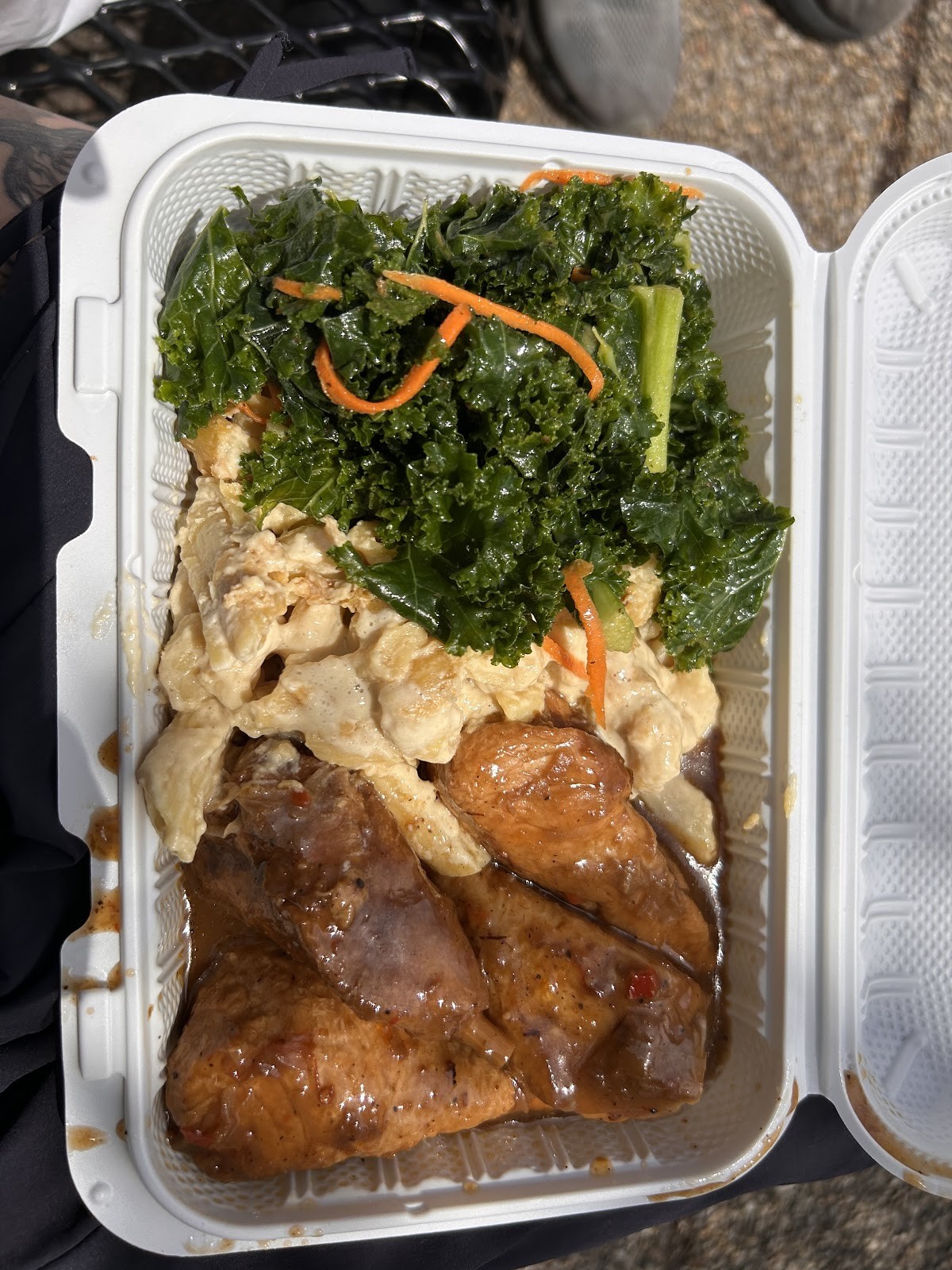 Zoe's Vegan Delight: food & drinks