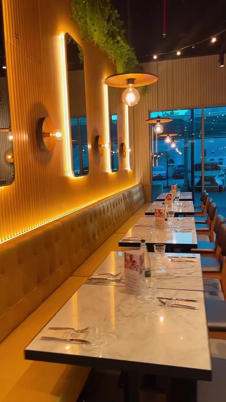 PizzaExpress, The Springs Souk: the place