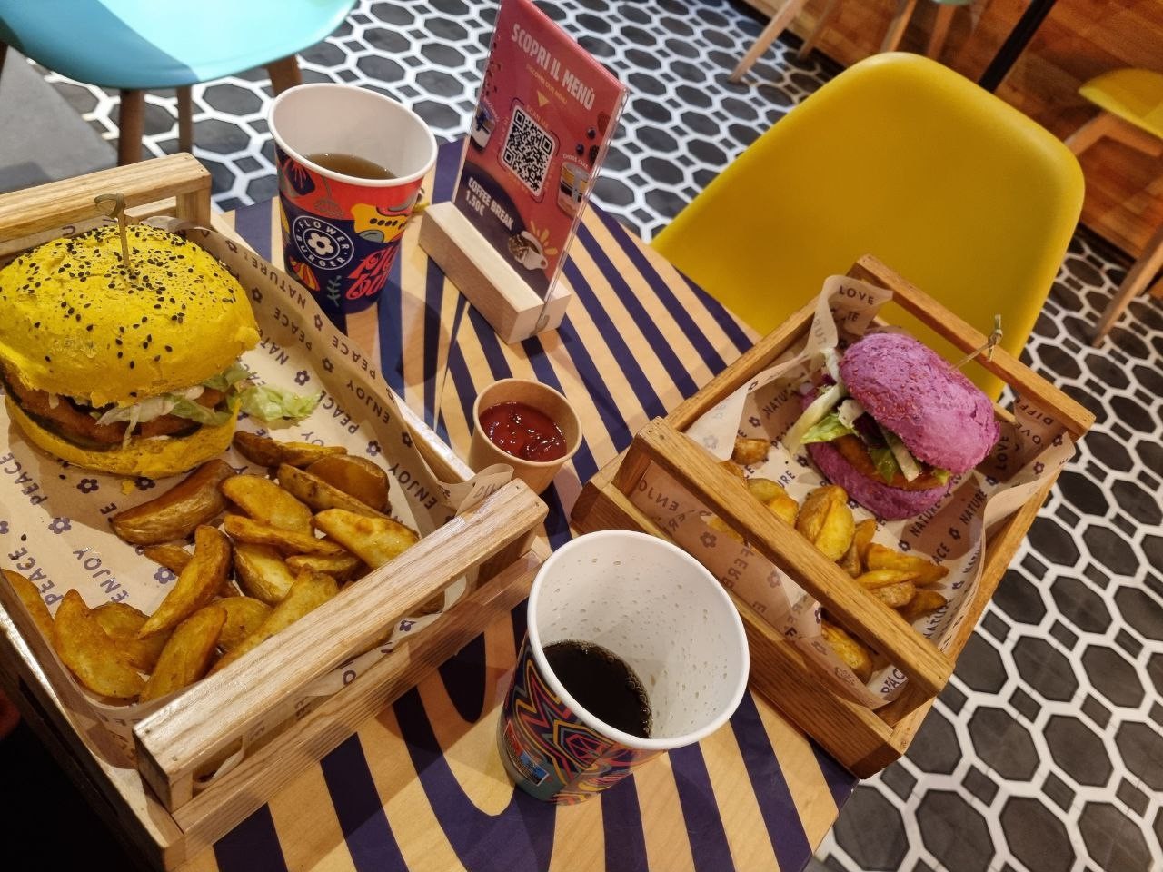 Flower Burger: food & drinks
