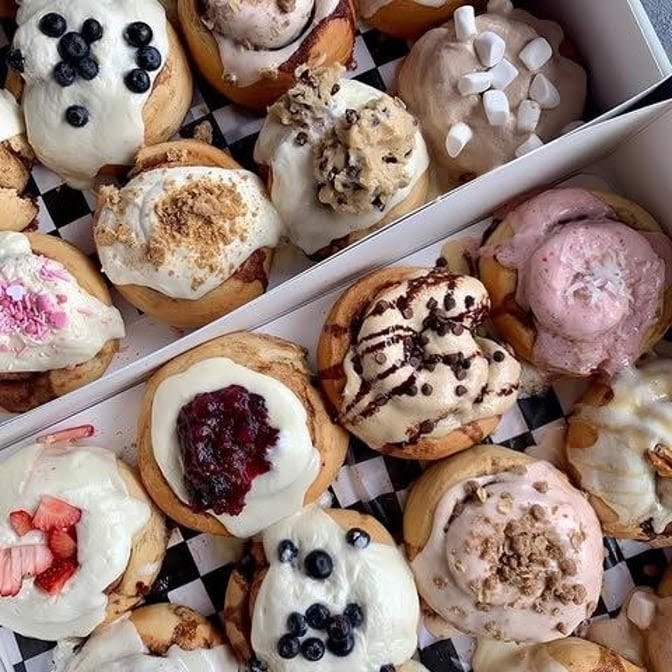 Cinnaholic: food & drinks