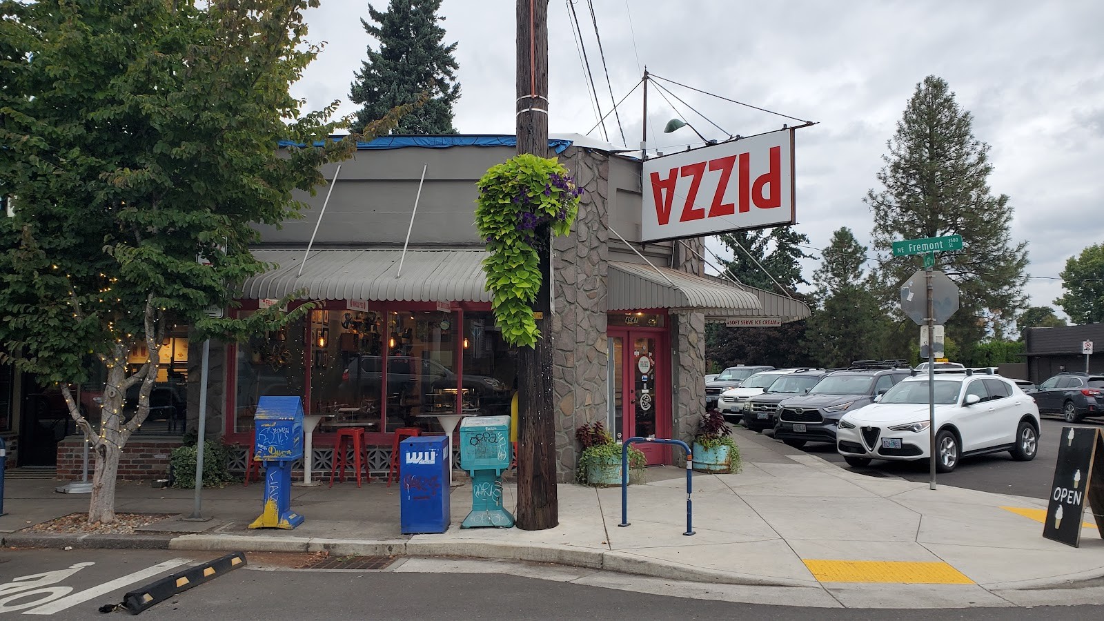 Red Sauce Pizza: the place