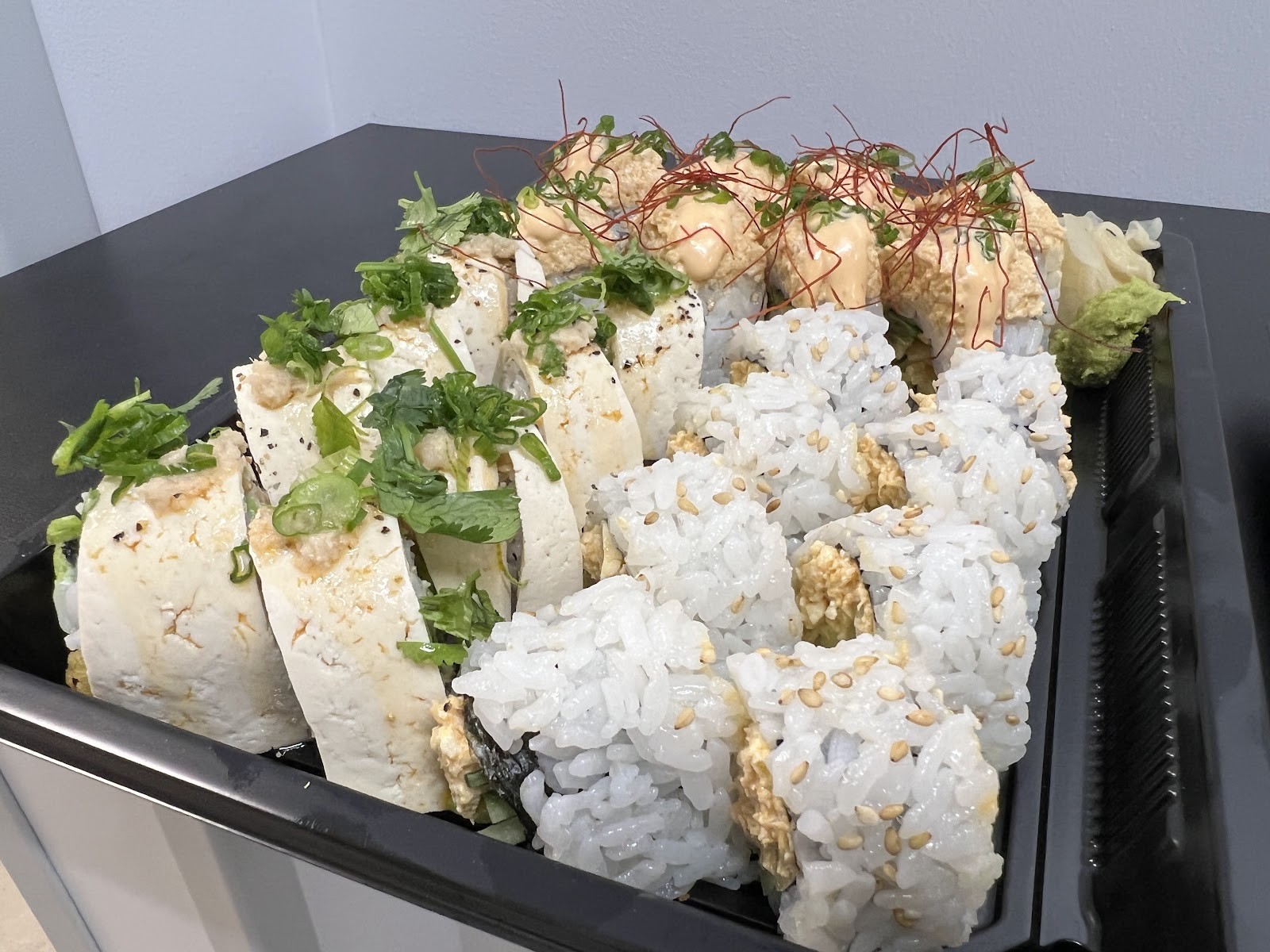 Gorilla Eats Sushi: food & drinks