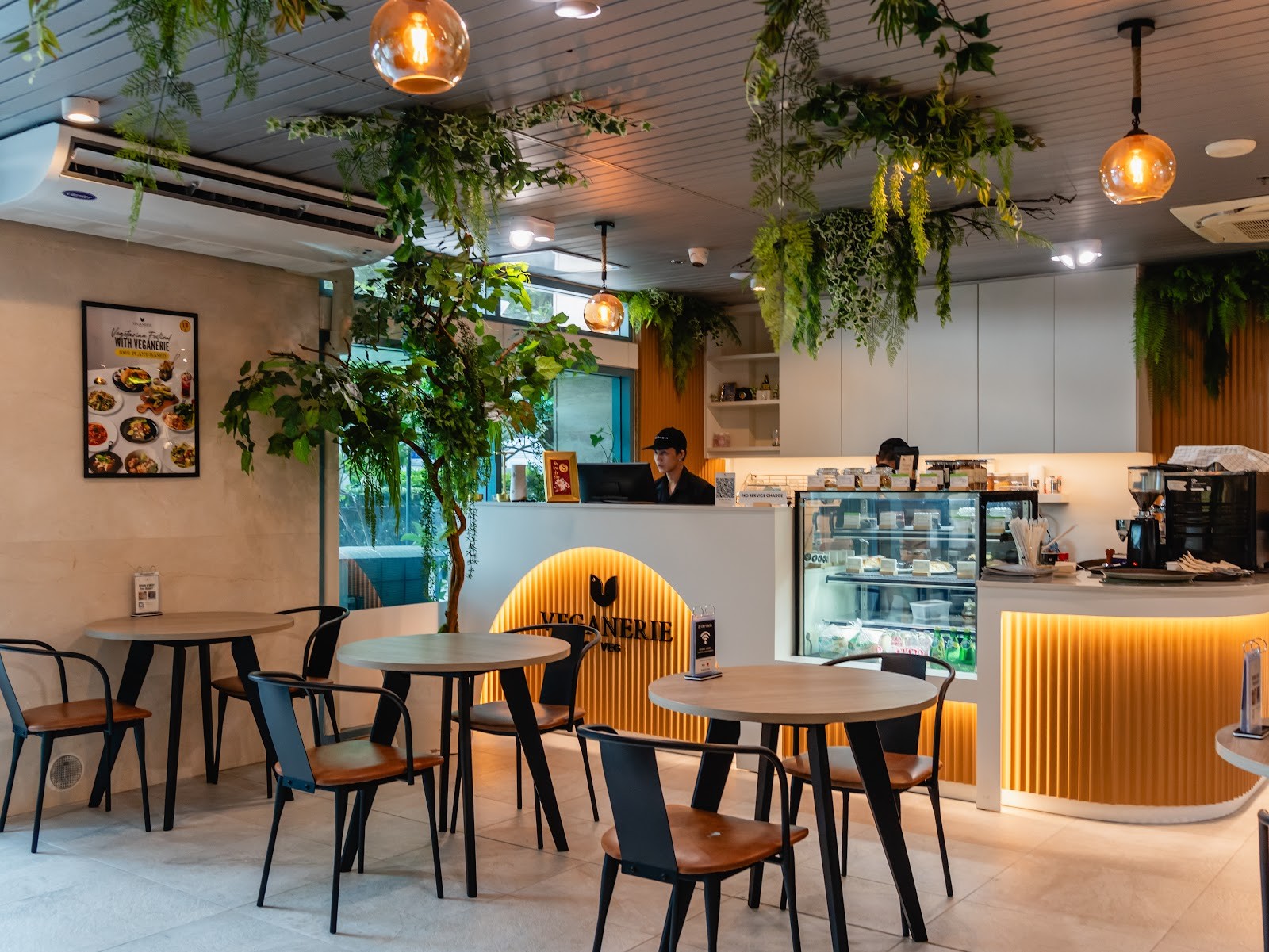 VEGANERIE Grand Palace (วีแกนเนอรี วัดพระแก้ว): the place