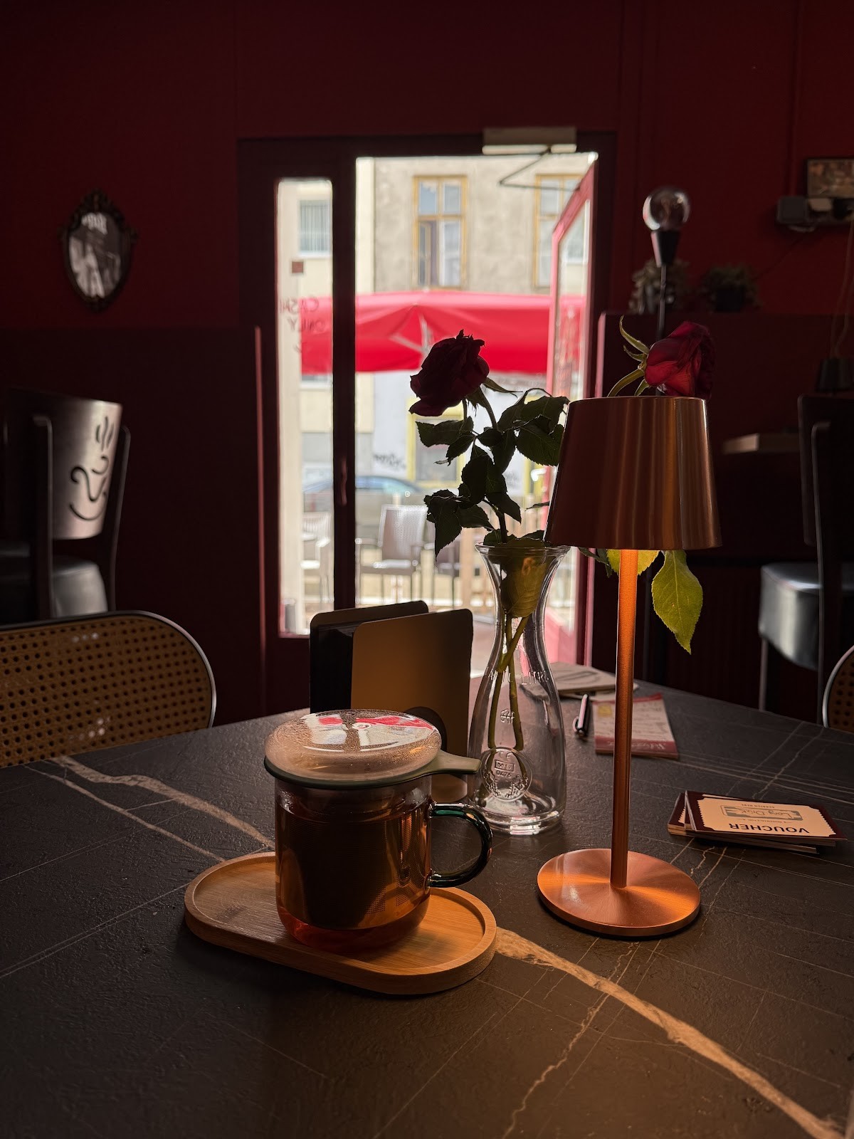 Café Crimson: the place