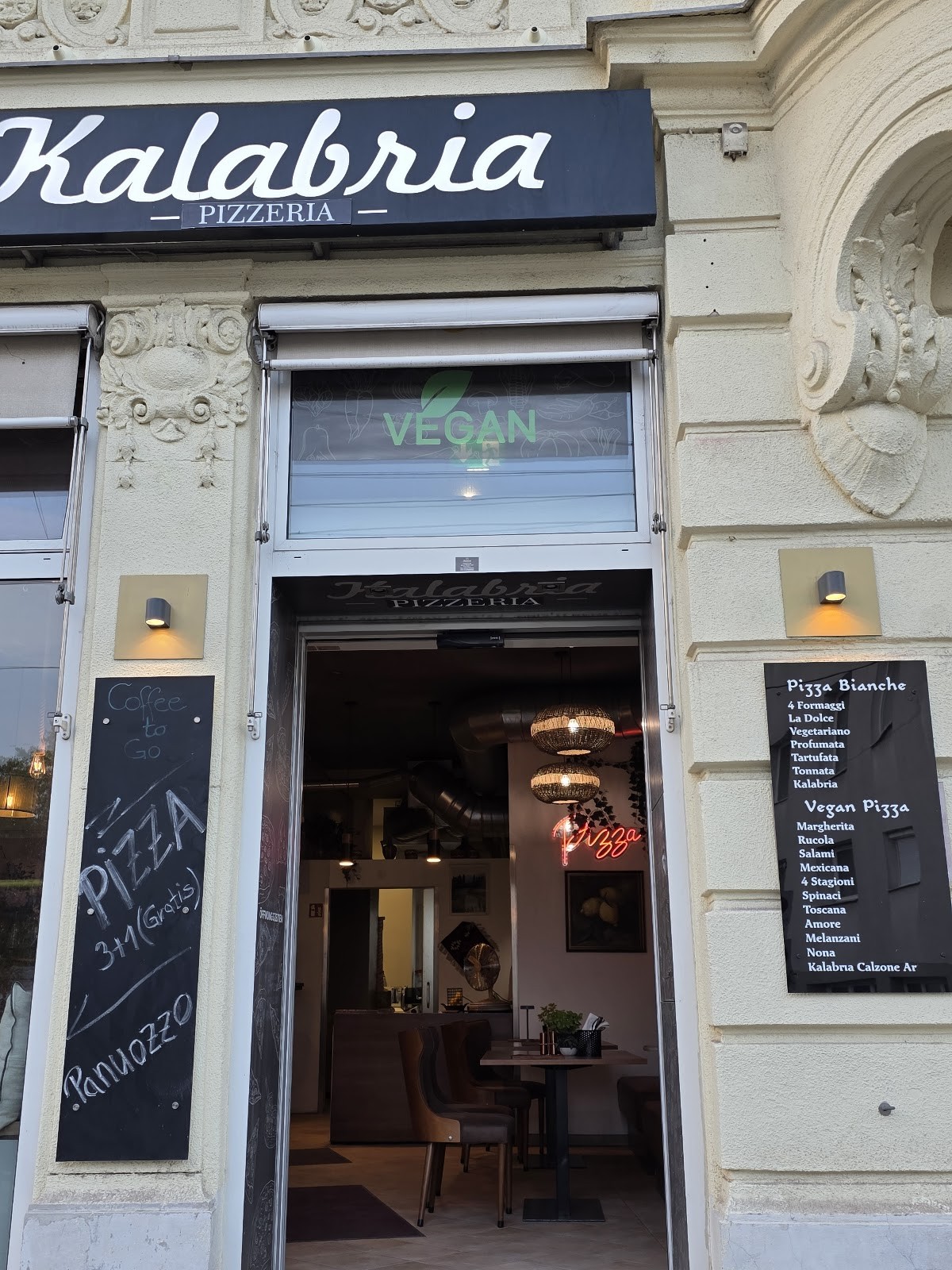 Pizzeria Kalabria: the place
