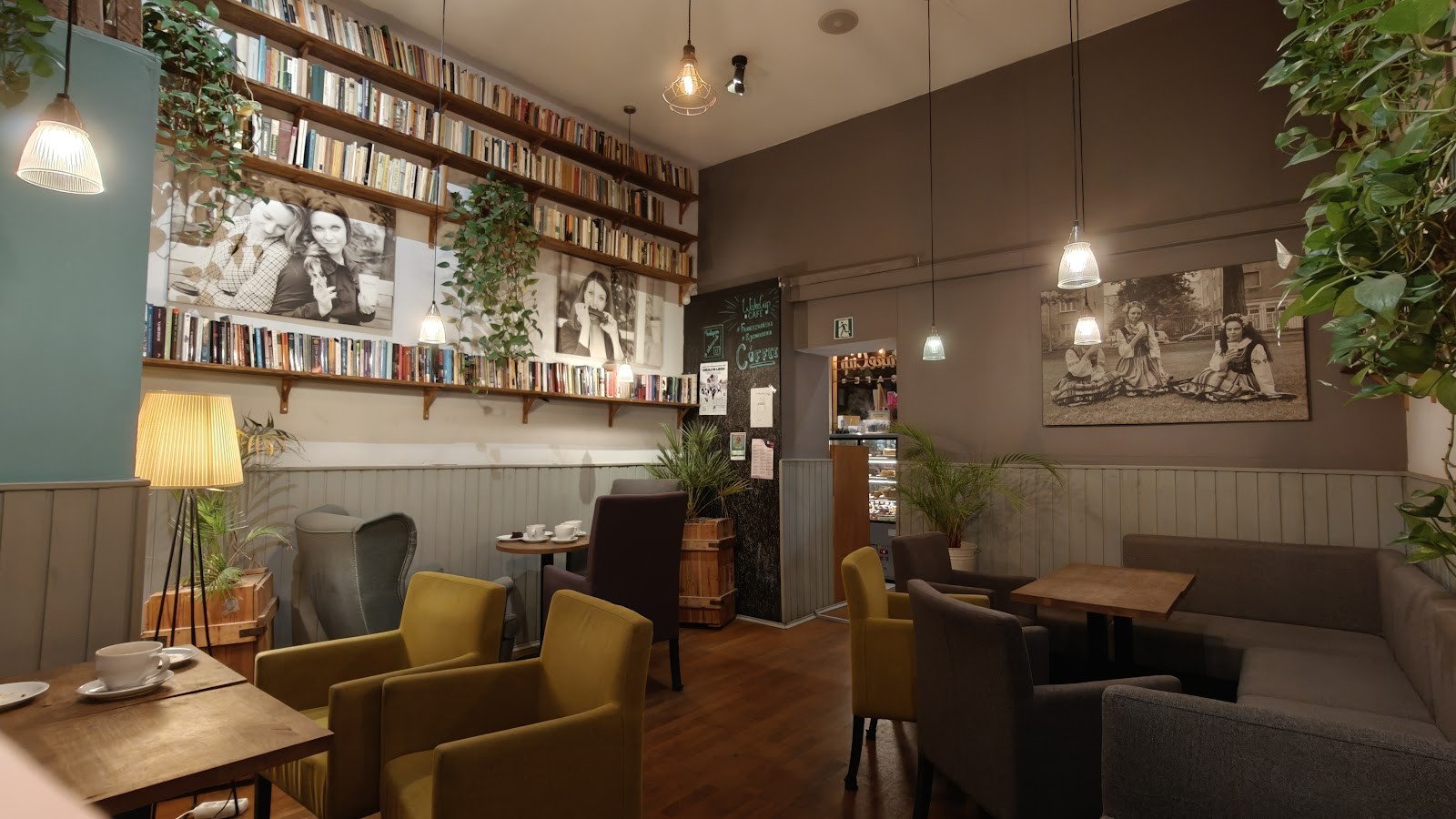 WakeCup Cafe: the place
