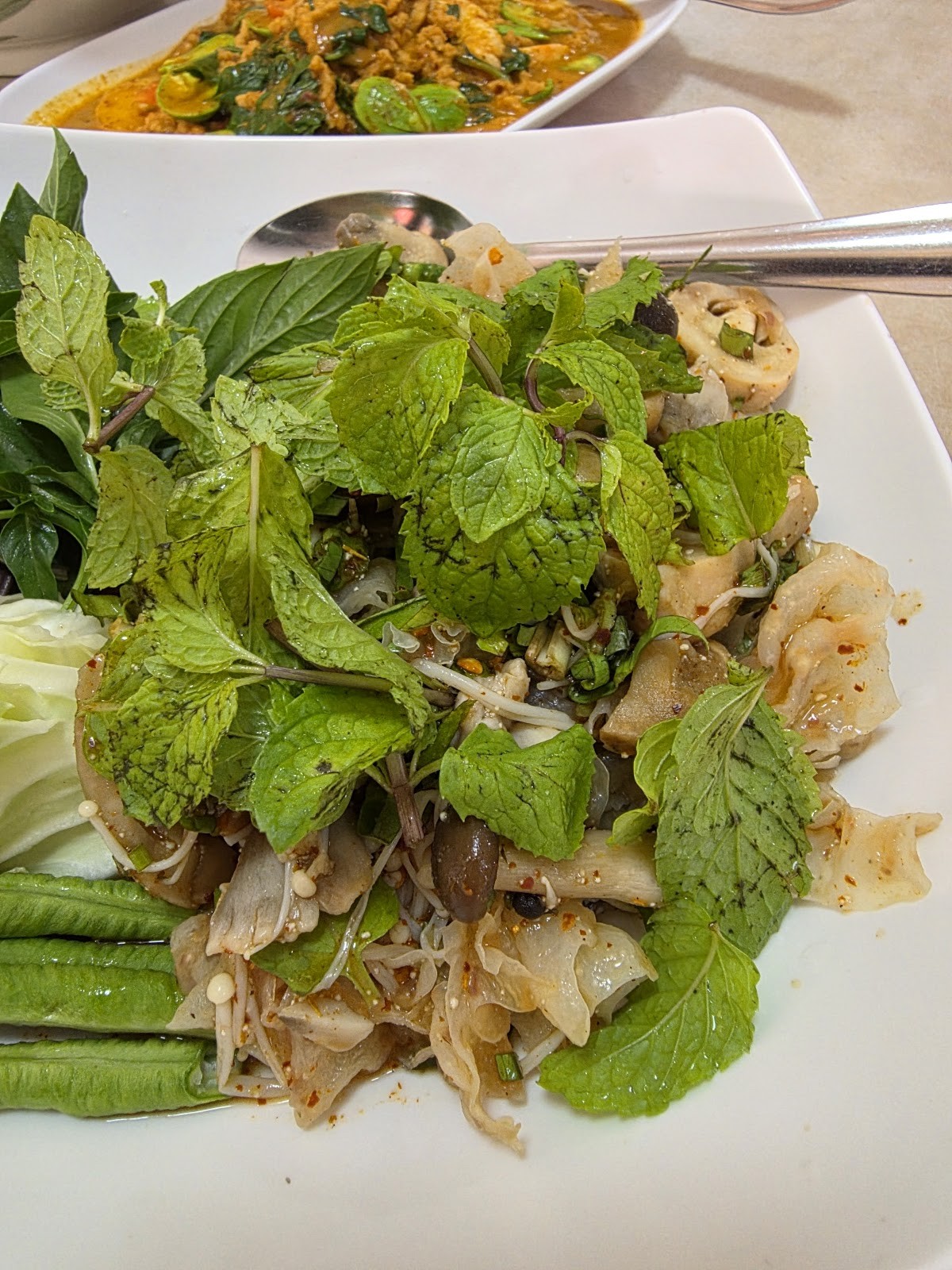 Ruyi vegetarian: food & drinks