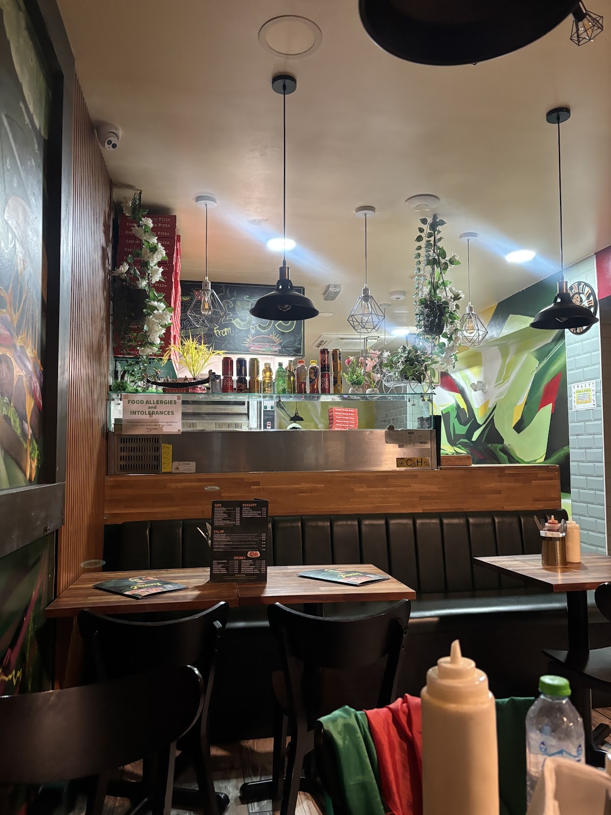 FANZY Pizza & Burger: the place