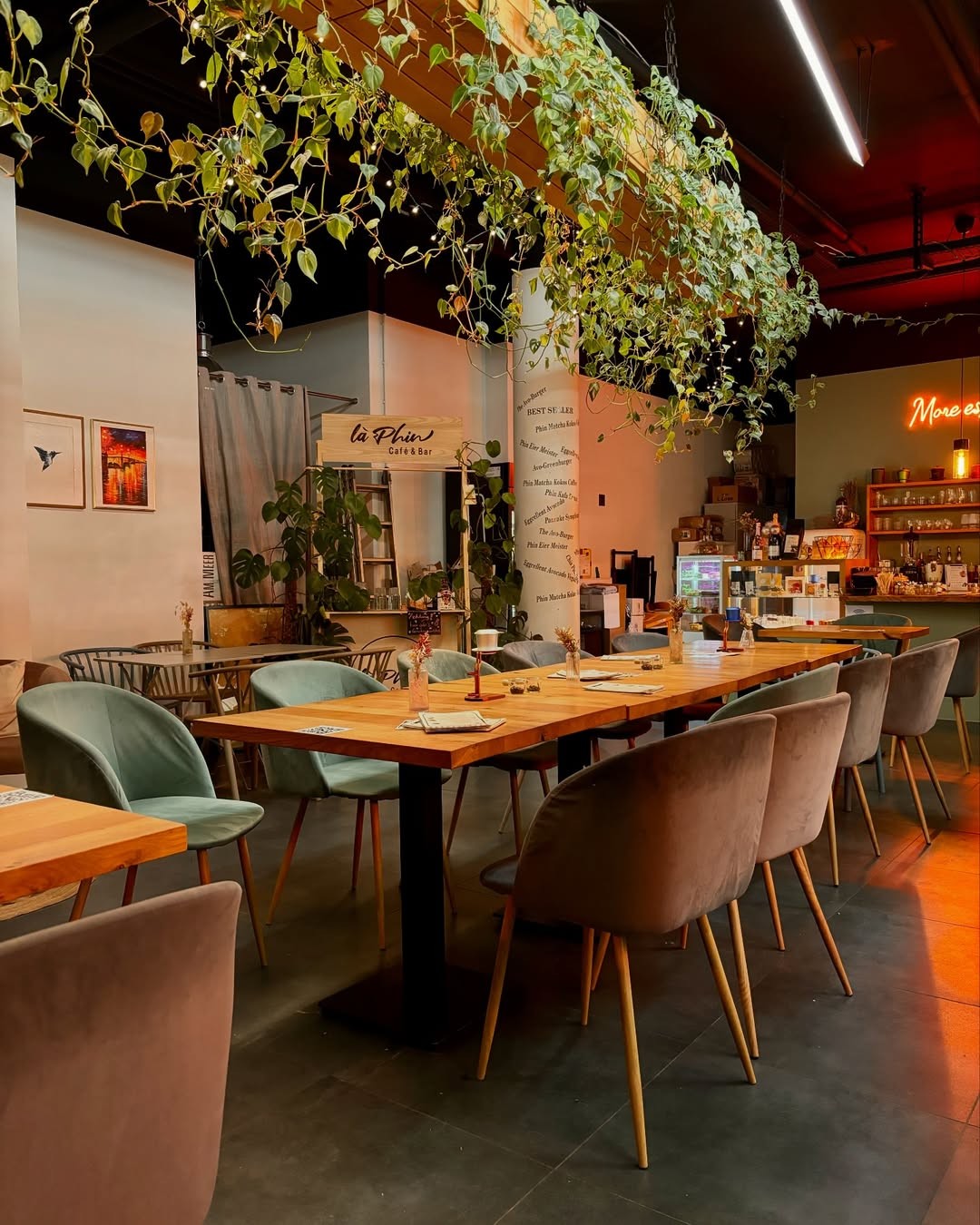 Là Phin Café & Bar: the place