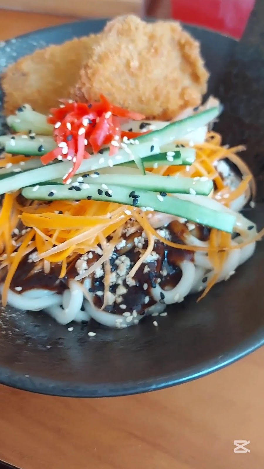 Hum - Sushi Ramen Dumpling: food & drinks