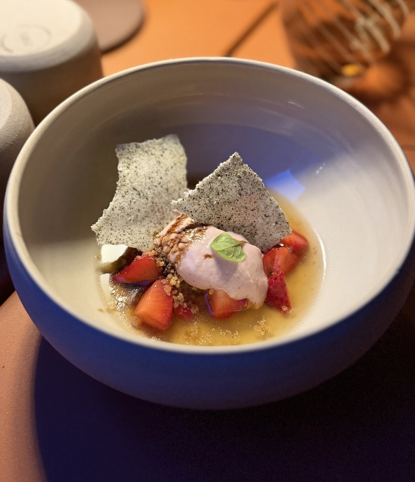 LEUCHTENDROTER: food & drinks