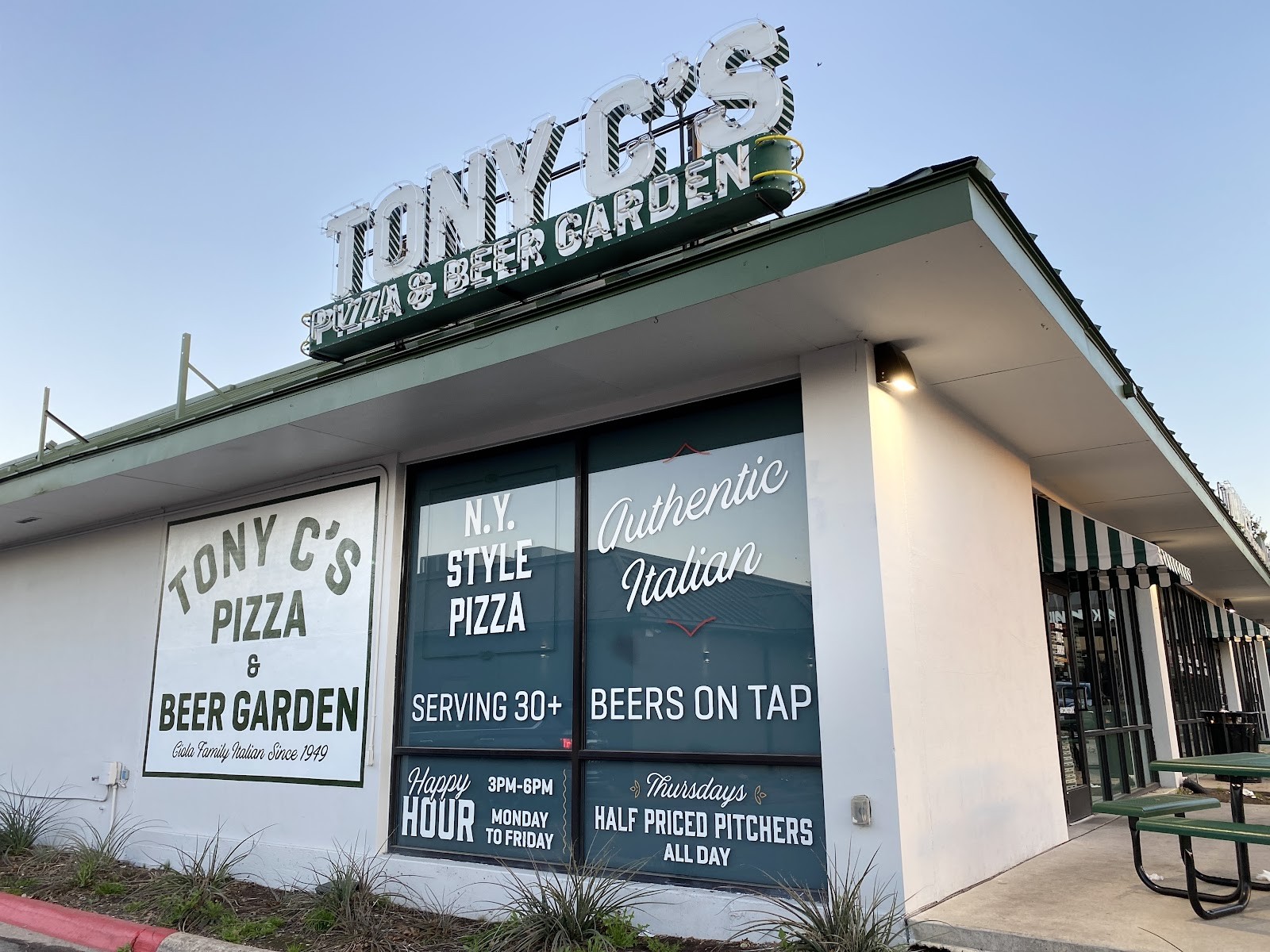 Tony C's Pizza & Beer Garden - Anderson Lane: the place
