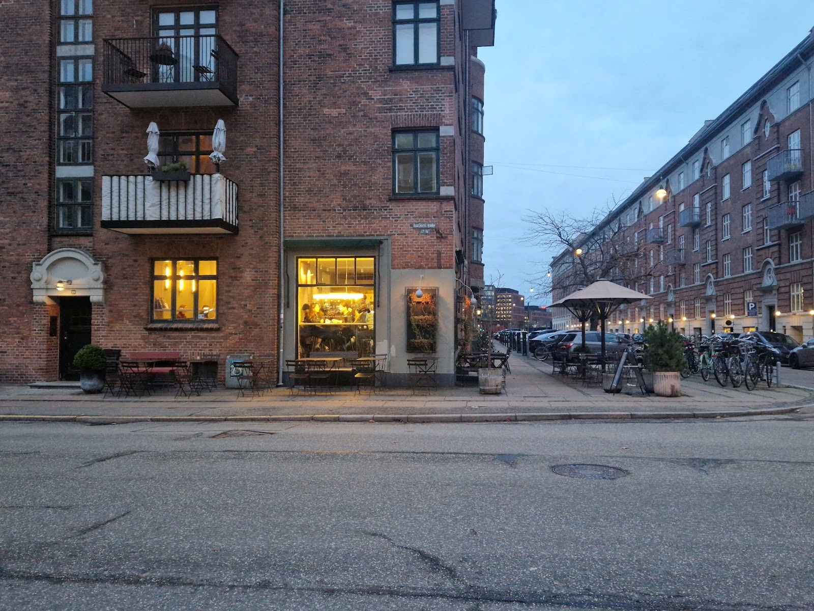 Wulff & Konstali - Islands Brygge: the place