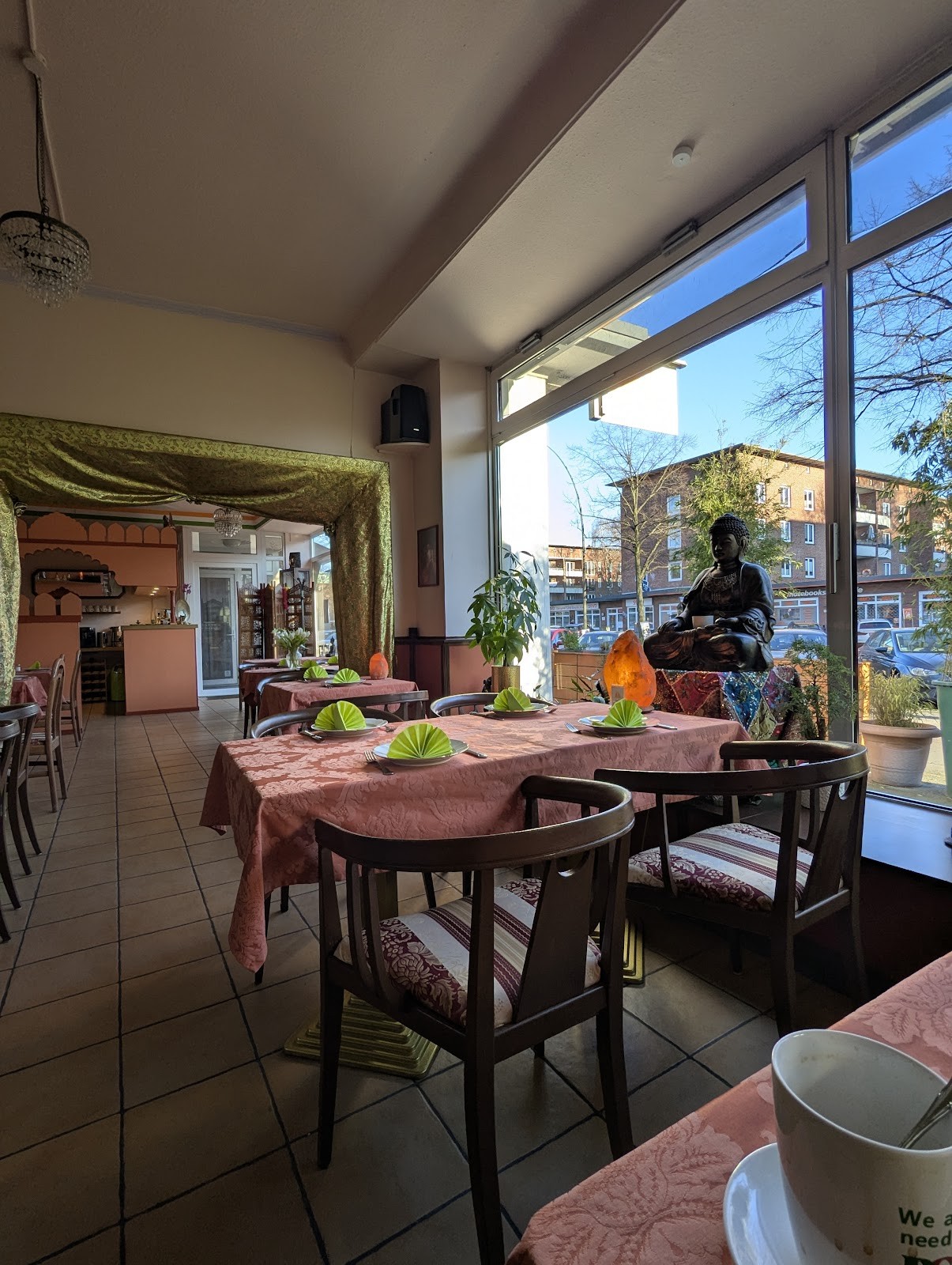 Restaurant Osho Ayu-Leela: the place