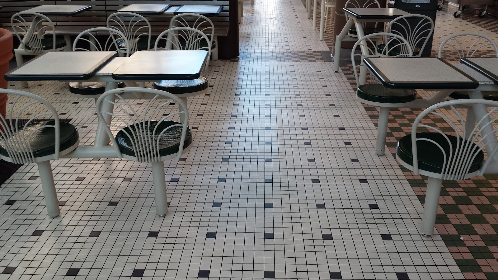 Greek Gyros II: the place