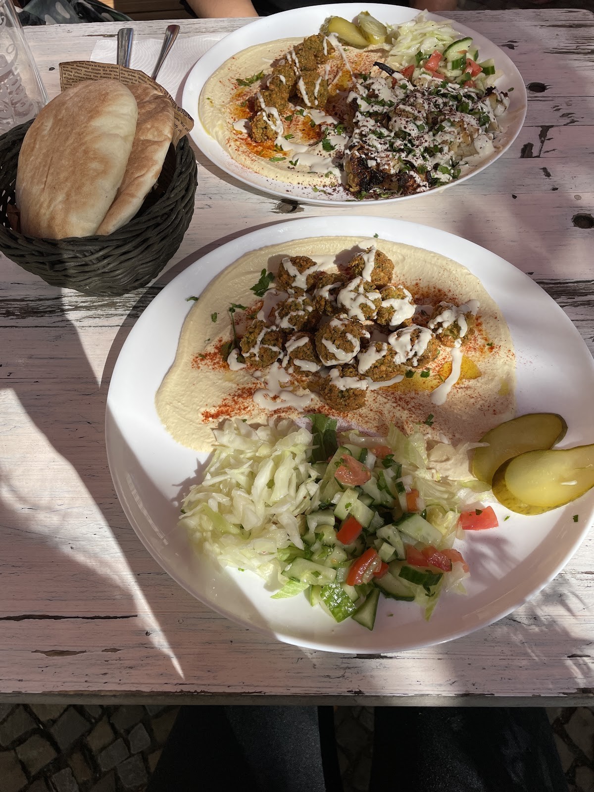 Falafel Sababa: food & drinks