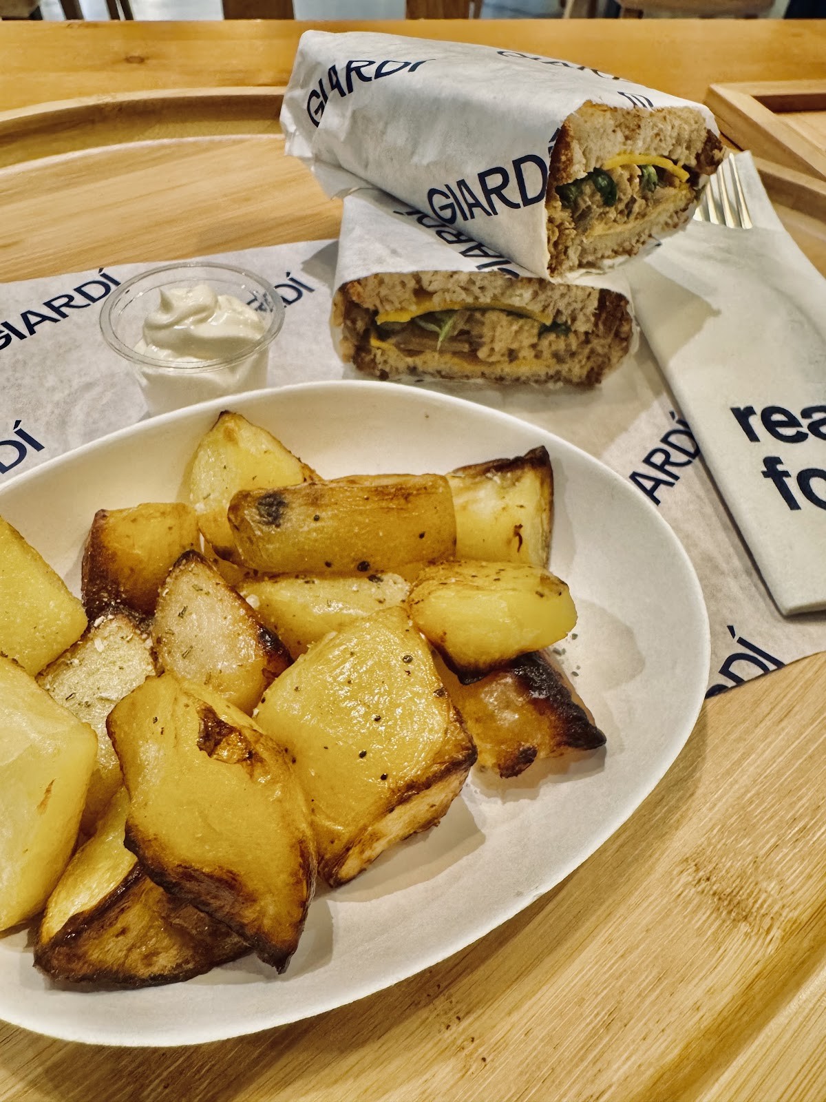 GIARDÍ: food & drinks