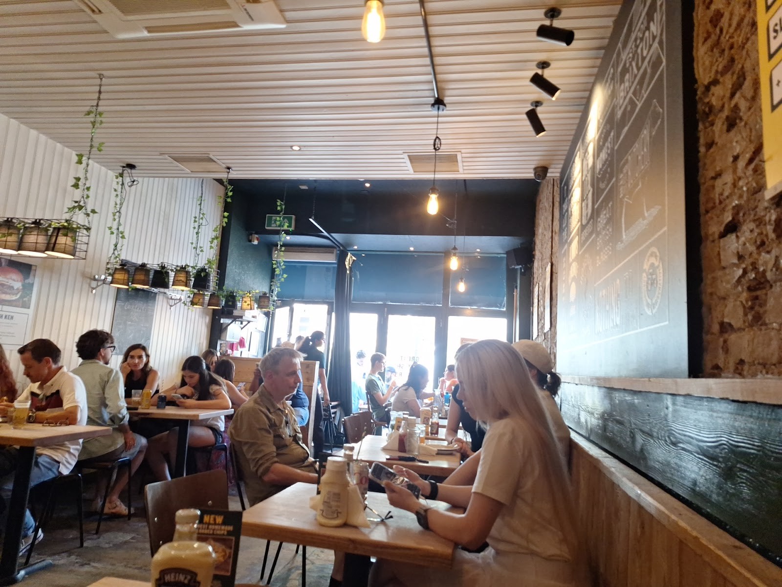 Honest Burgers South Kensington: the place