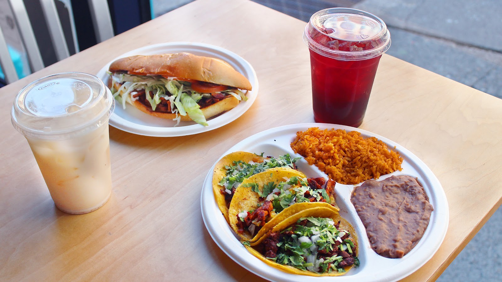 Rojo's Mexican Food: food & drinks