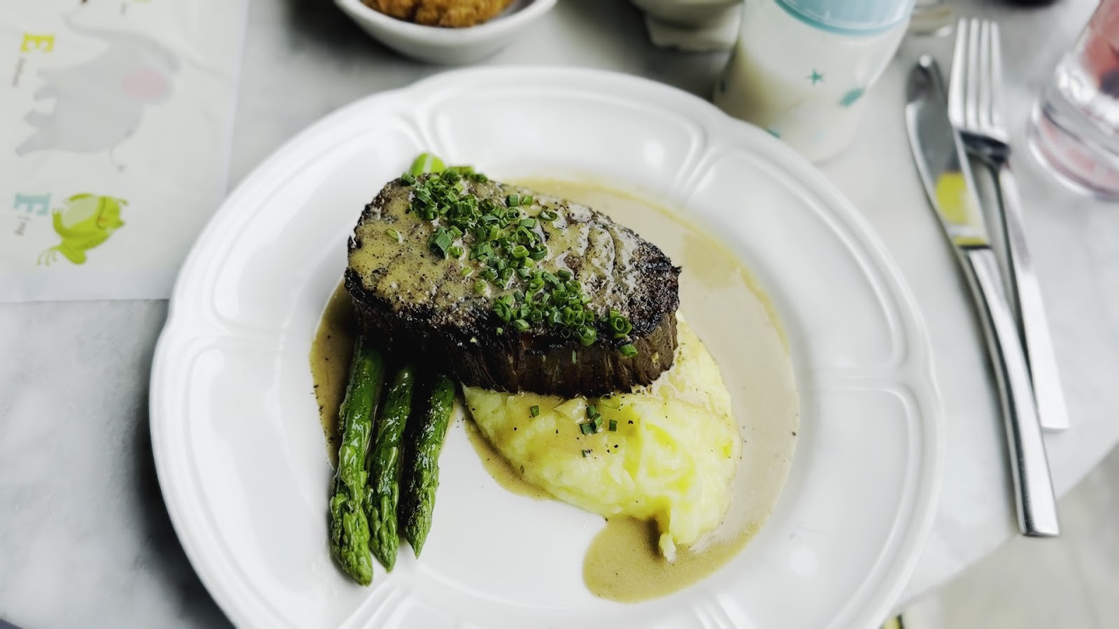Willow Vegan Bistro: food & drinks