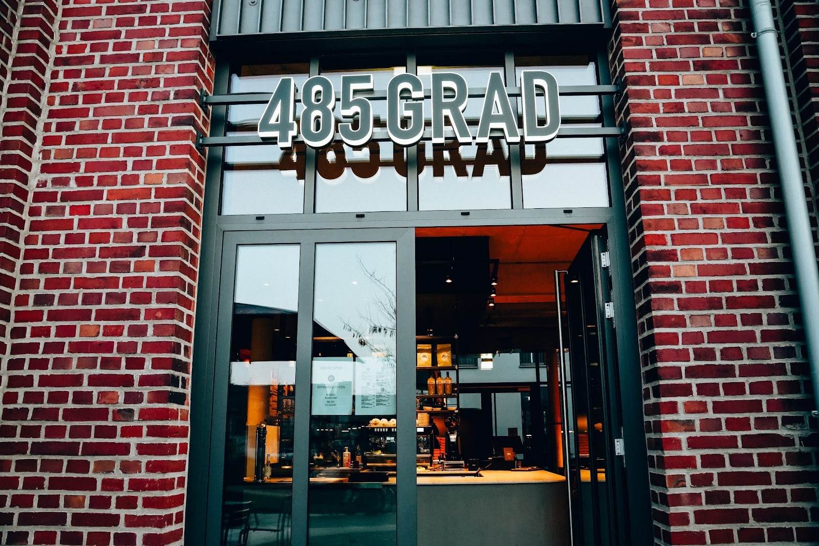 485 Grad GmbH (Luftschiff-Platz): the place