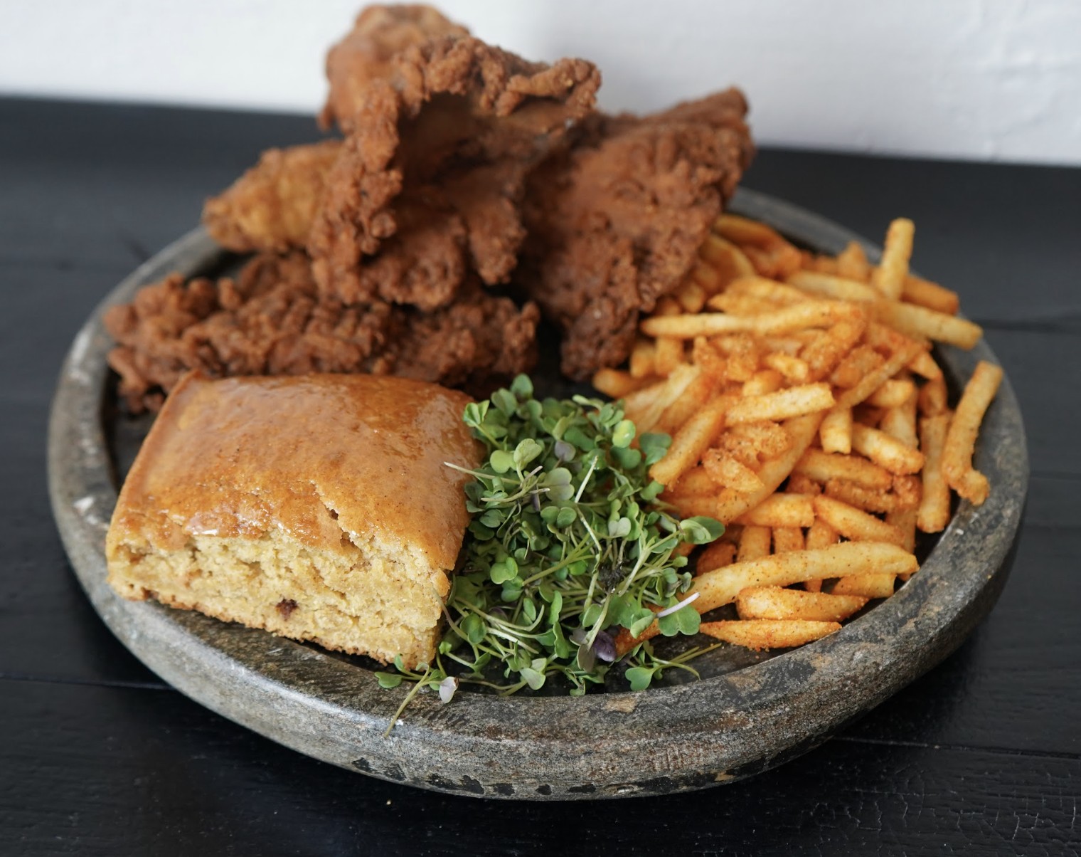COMMUNITY Kitchen + Taproom: food & drinks