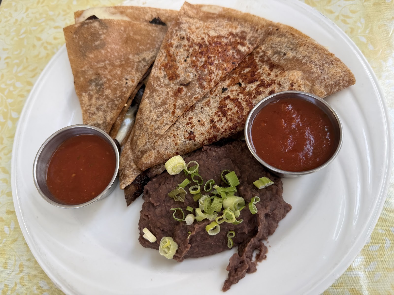 Jyoti-Bihanga Vegan & Vegetarian Restaurant: food & drinks