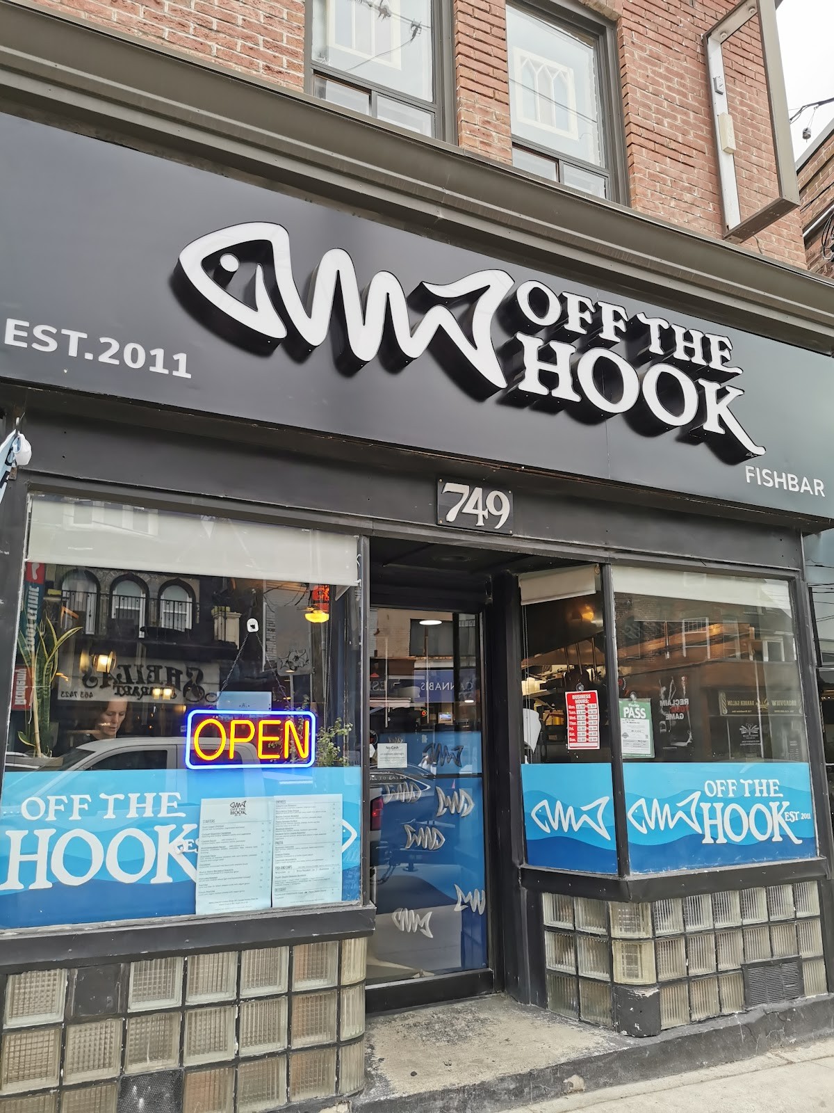Off The Hook Fishbar: the place