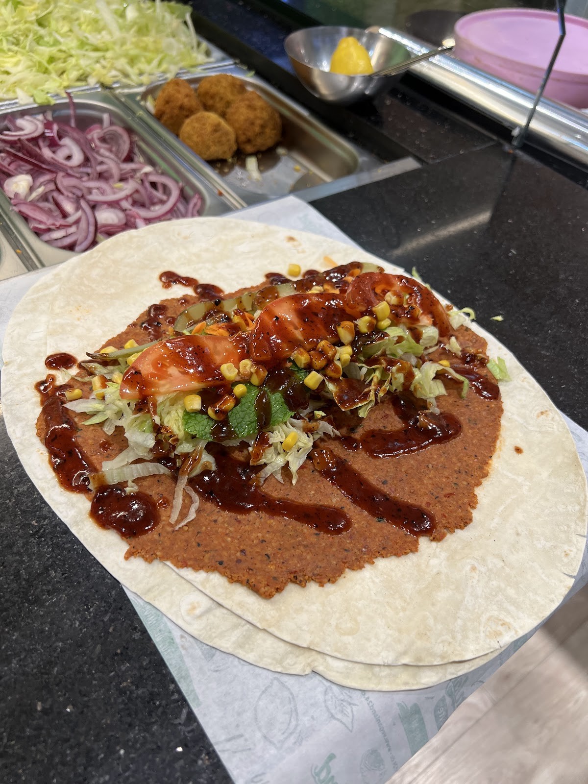 Veganland Cigköfte: food & drinks