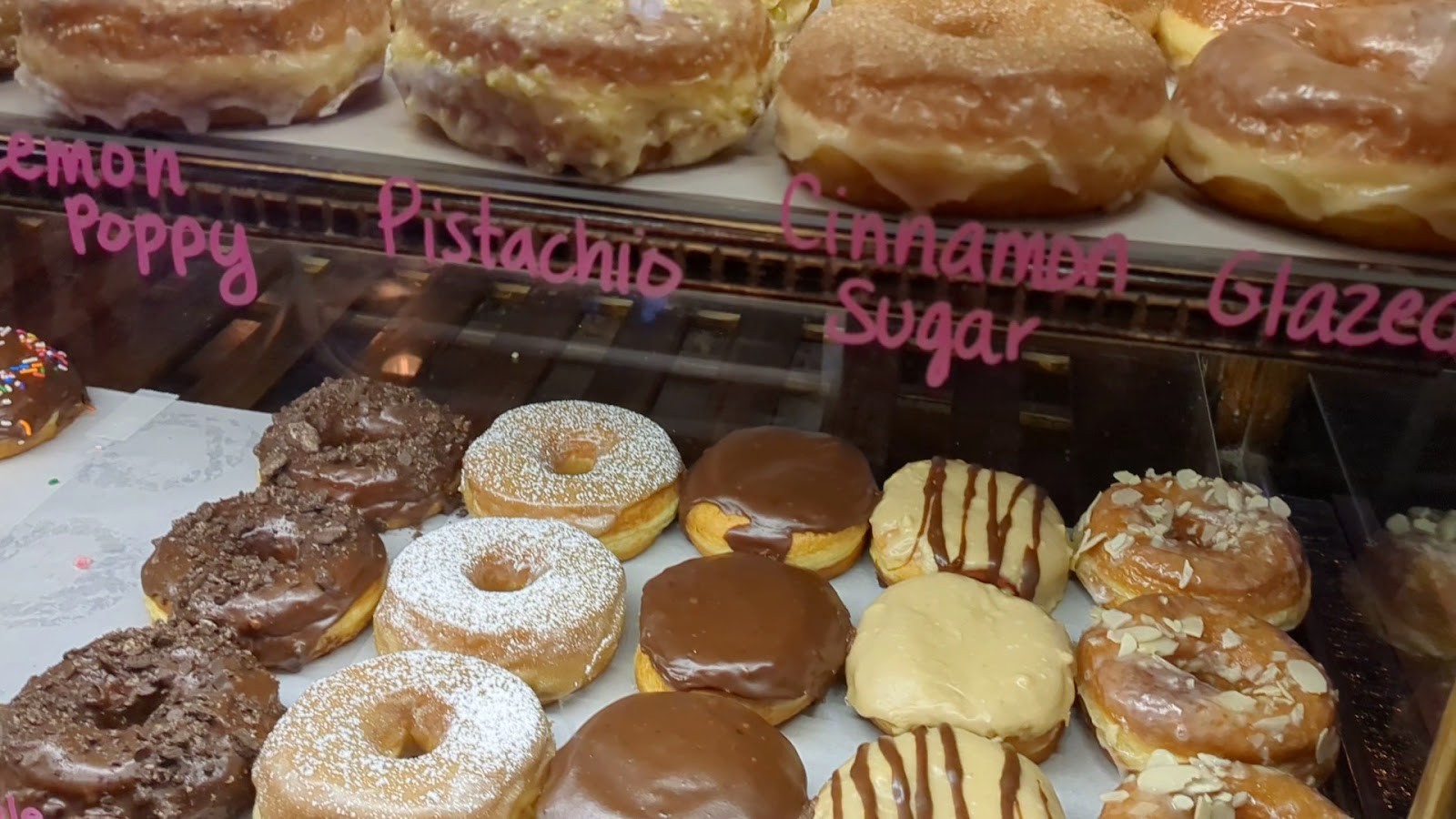 Dun-Well Doughnuts: food & drinks