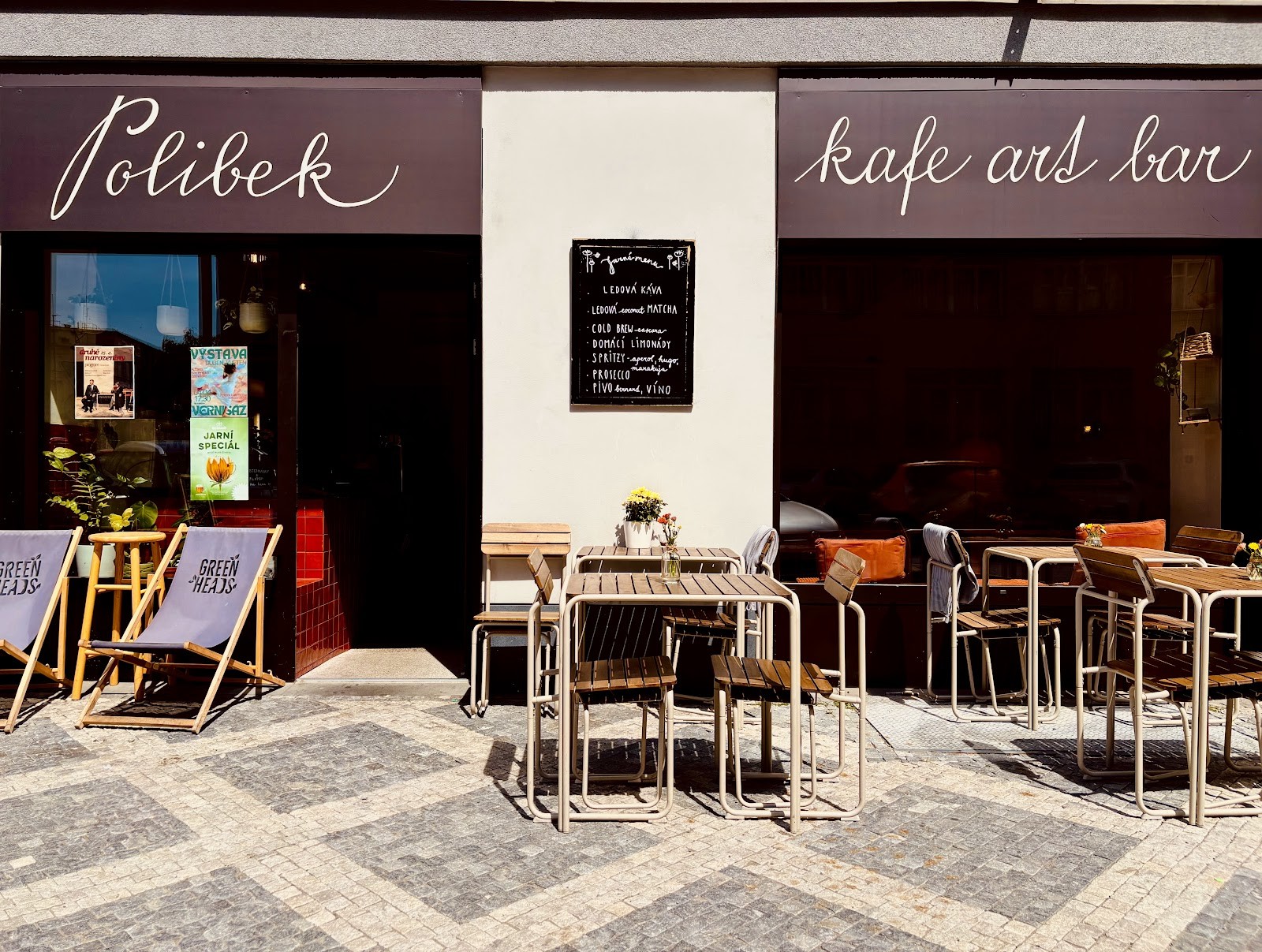 Polibek Café: the place