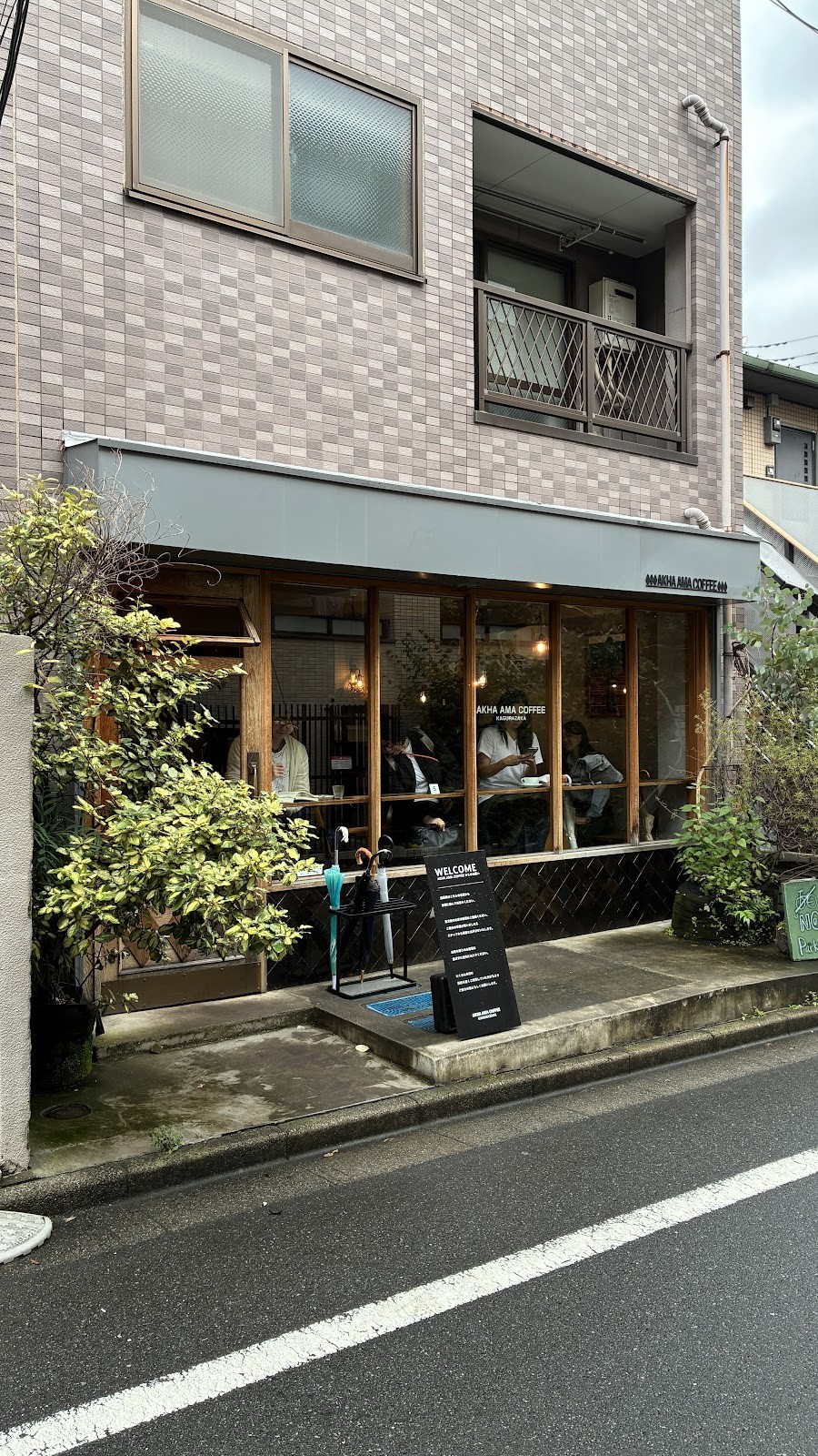 Akha Ama Coffee Kagurazaka: the place