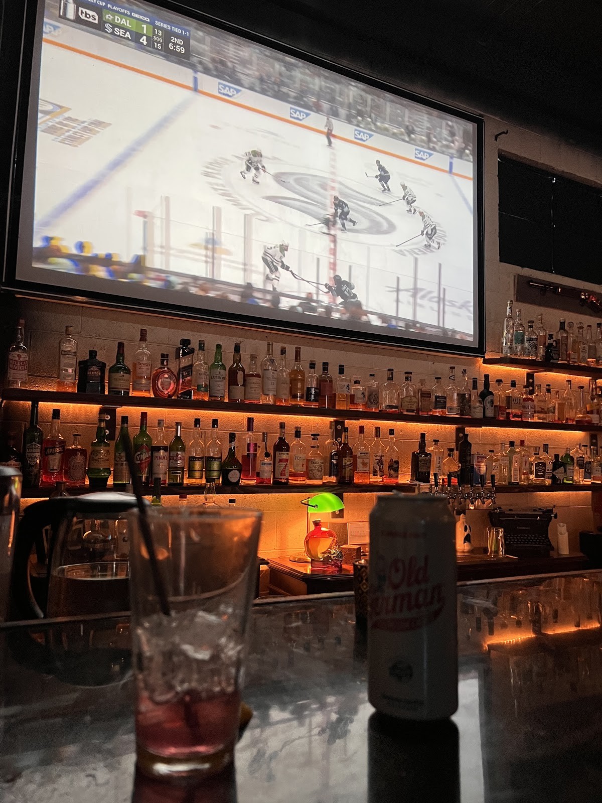 2 Fingers Social: the place