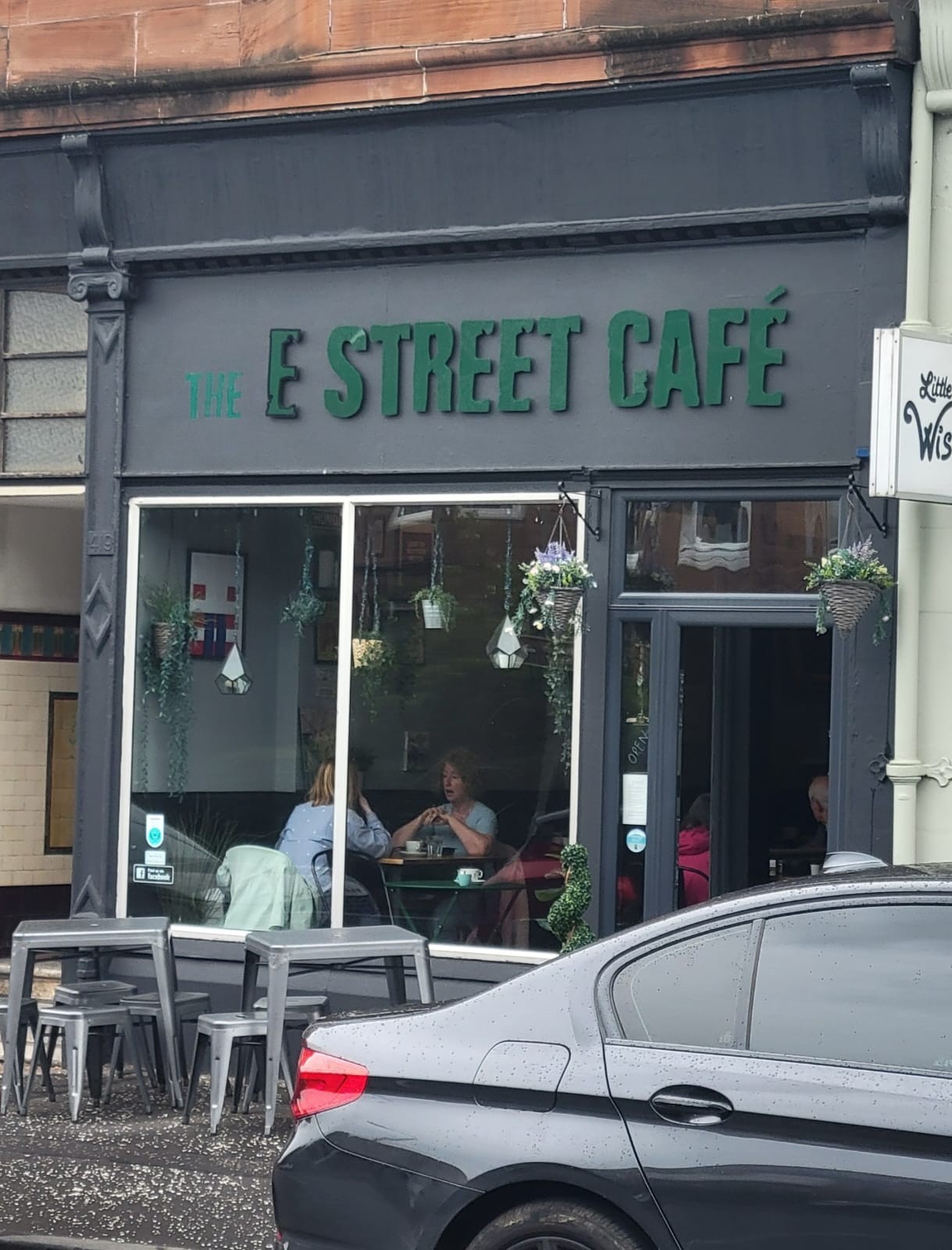 E-Street Café: the place