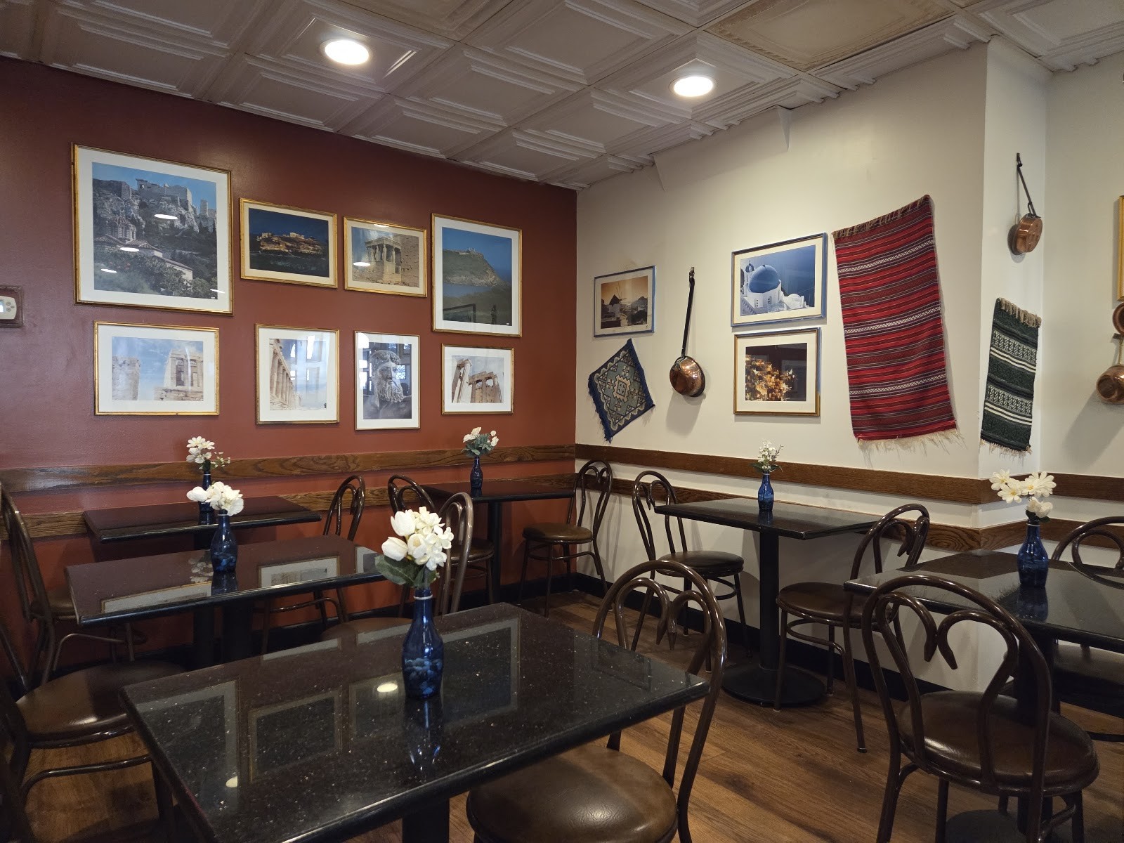 Zorba's Café: the place