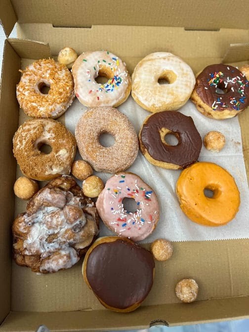 Dottie's Donuts: food & drinks
