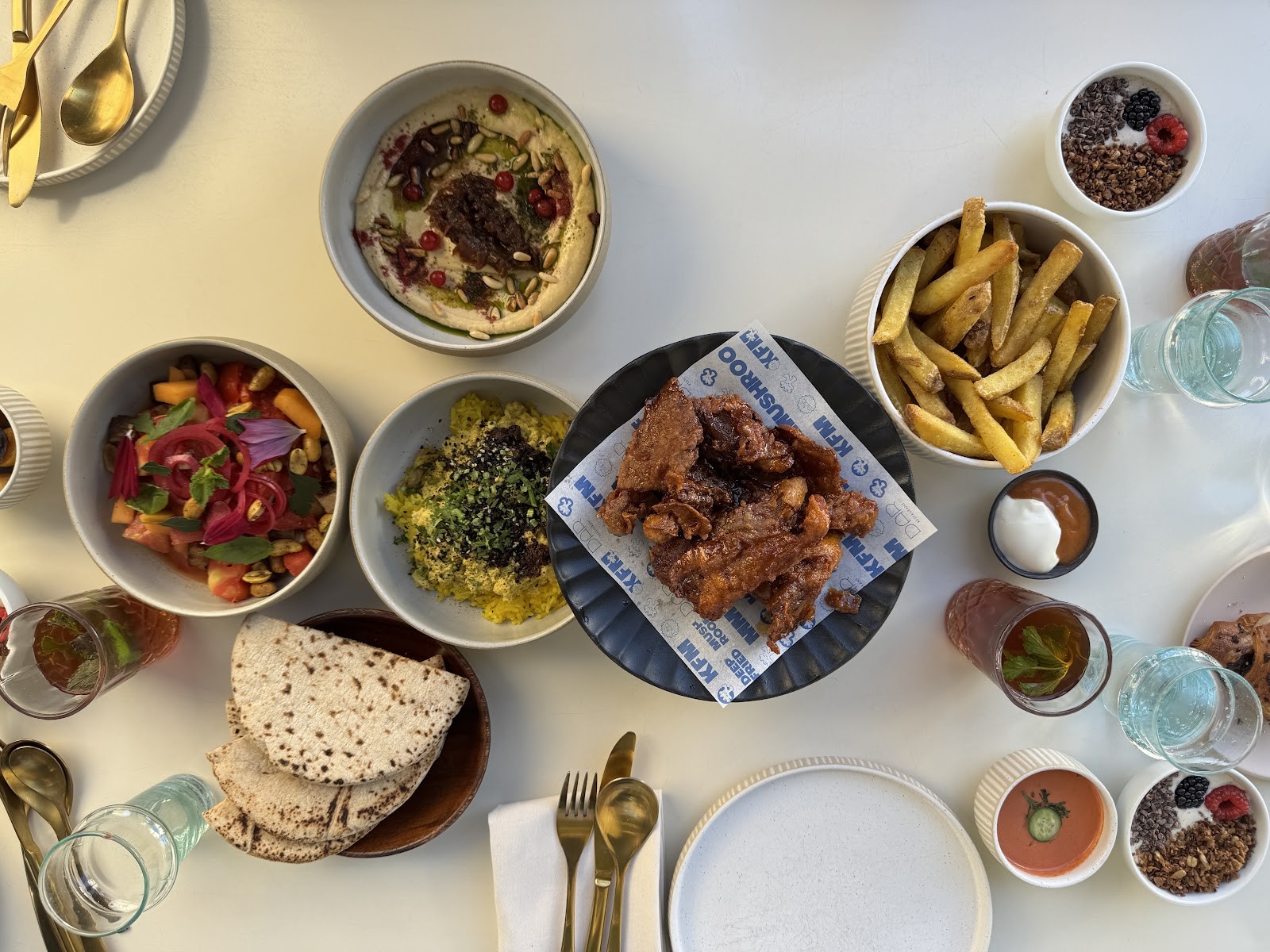 DAR Restaurant & Cocktail Bar: food & drinks
