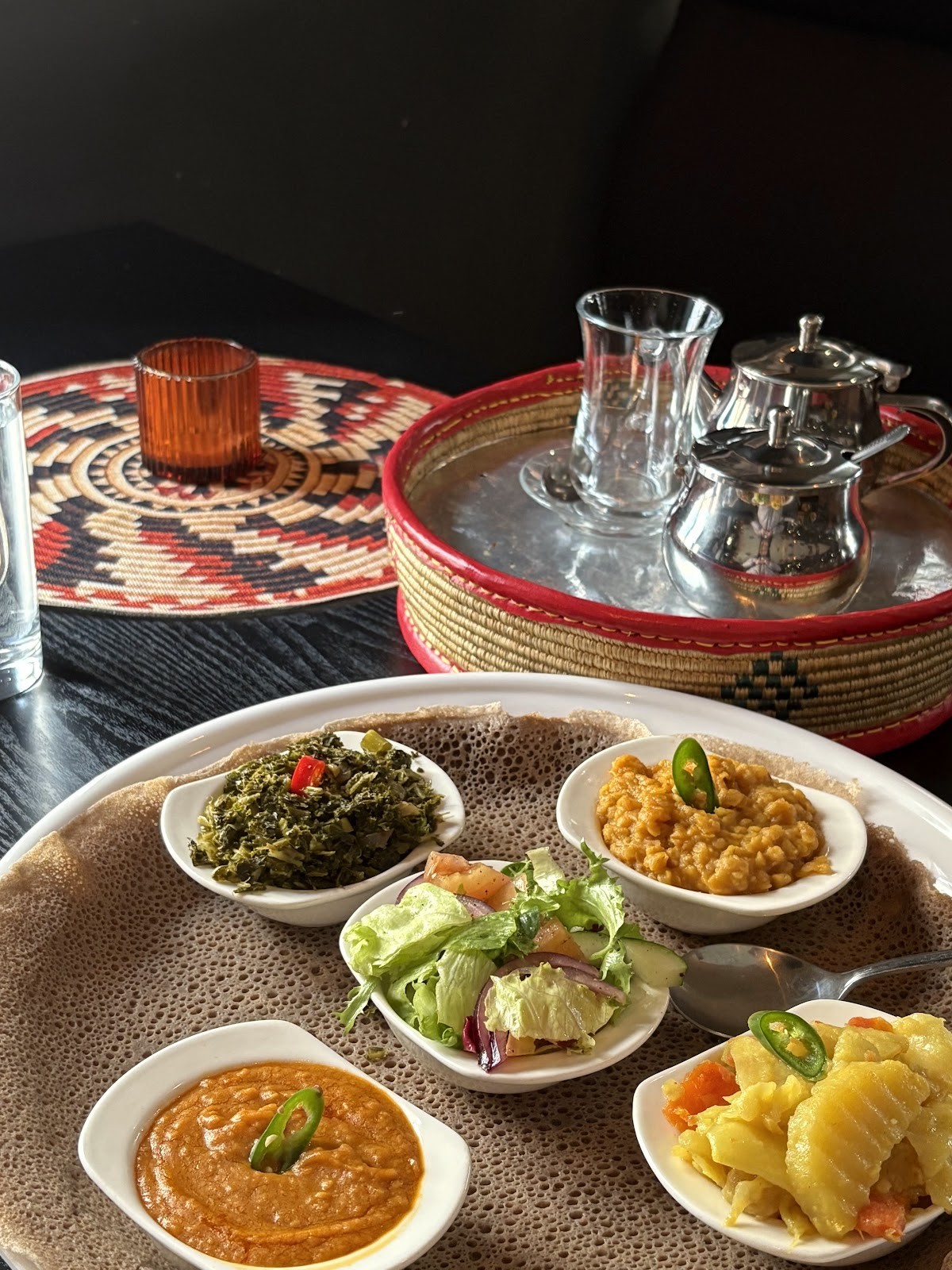Mosob Bar & Restaurant: food & drinks
