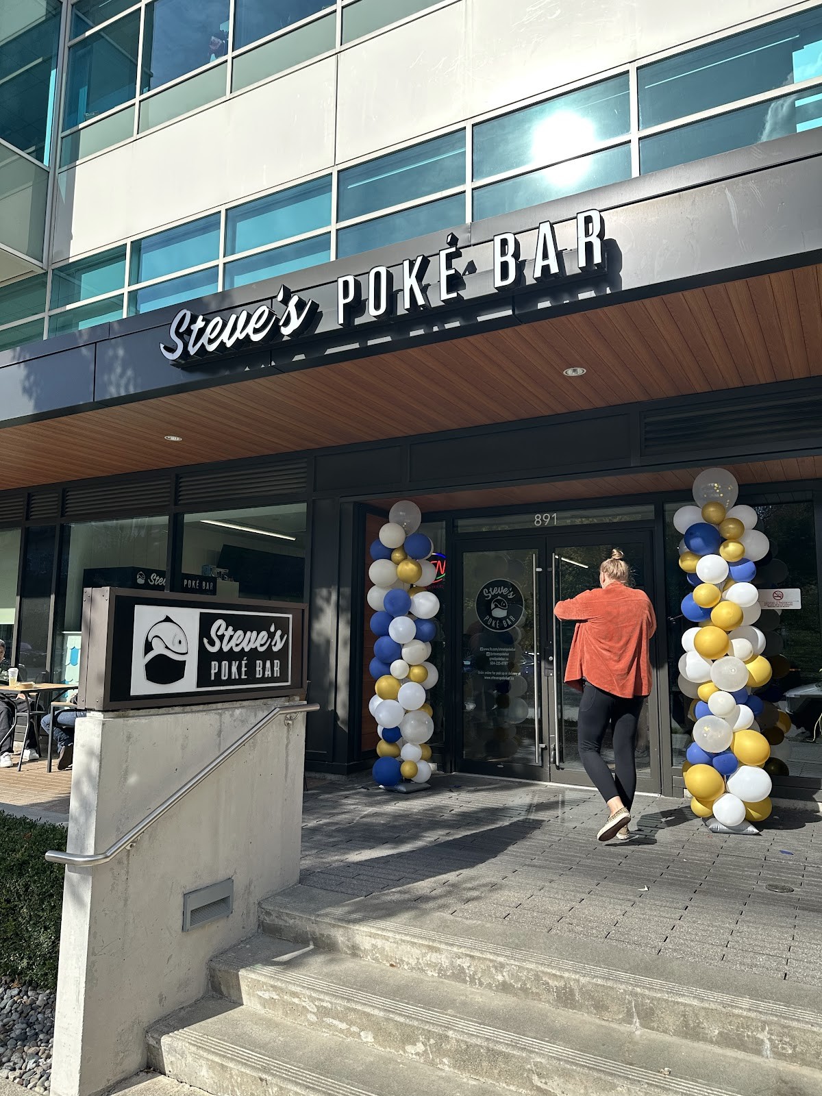 Steve's Poké Bar: the place