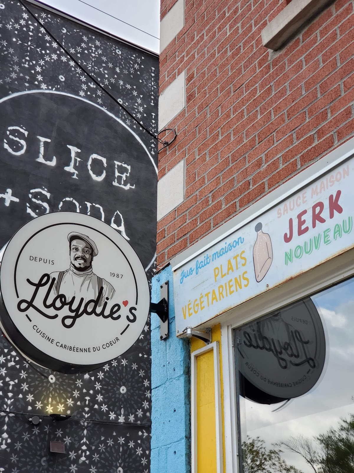 Lloydie's St-Viateur: the place