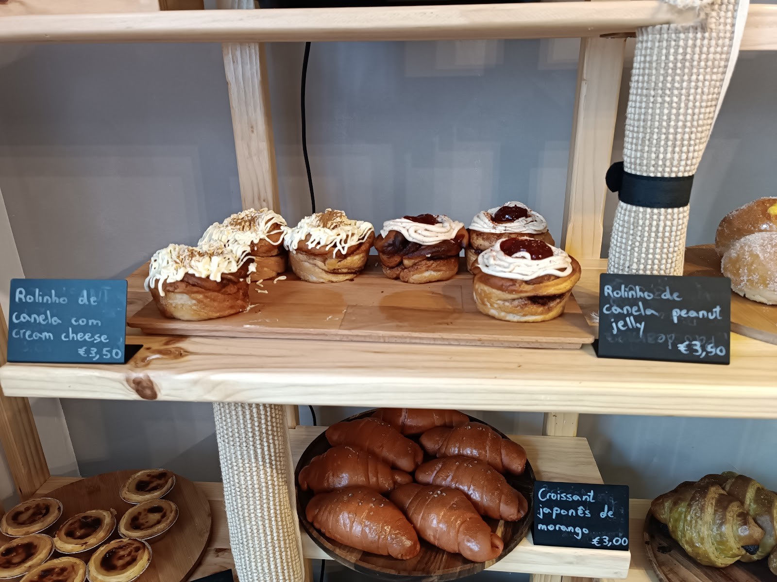 Moko Vegan Bakery: food & drinks