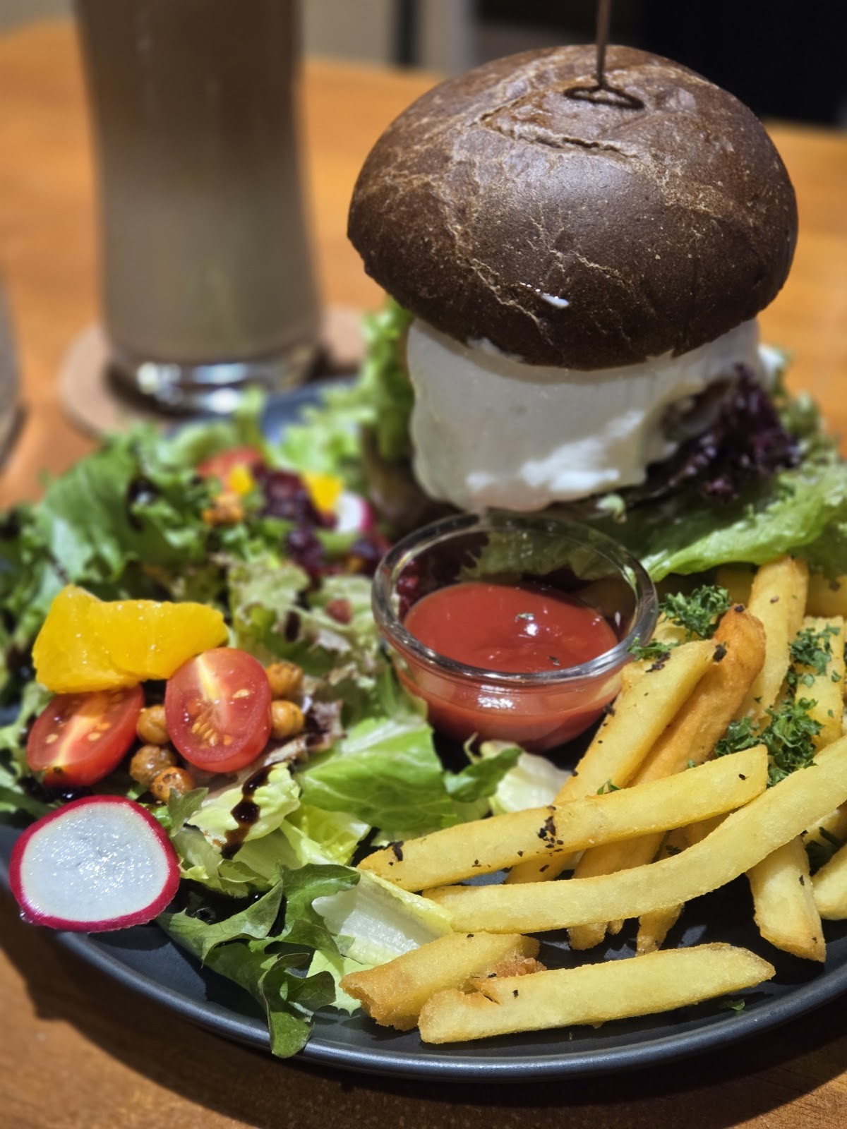 UncleQ by Veganday 純植物料理 週六日中午延長營業到15:00（L.O. 14:00): food & drinks
