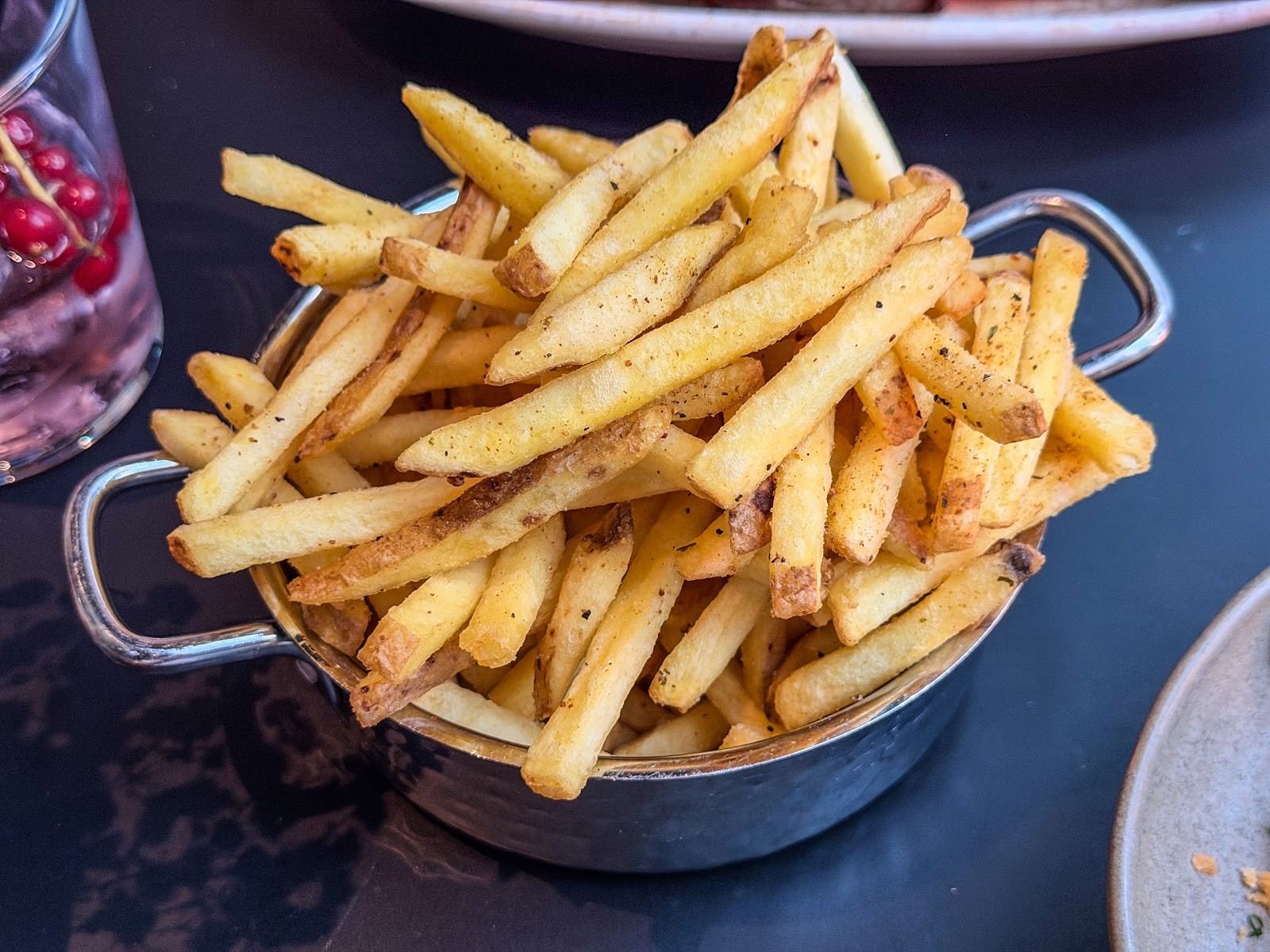 Friedas Bar & Kitchen: food & drinks