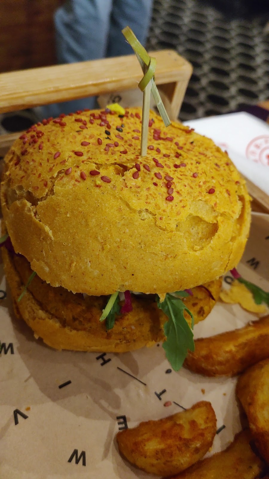 Flower Burger: food & drinks