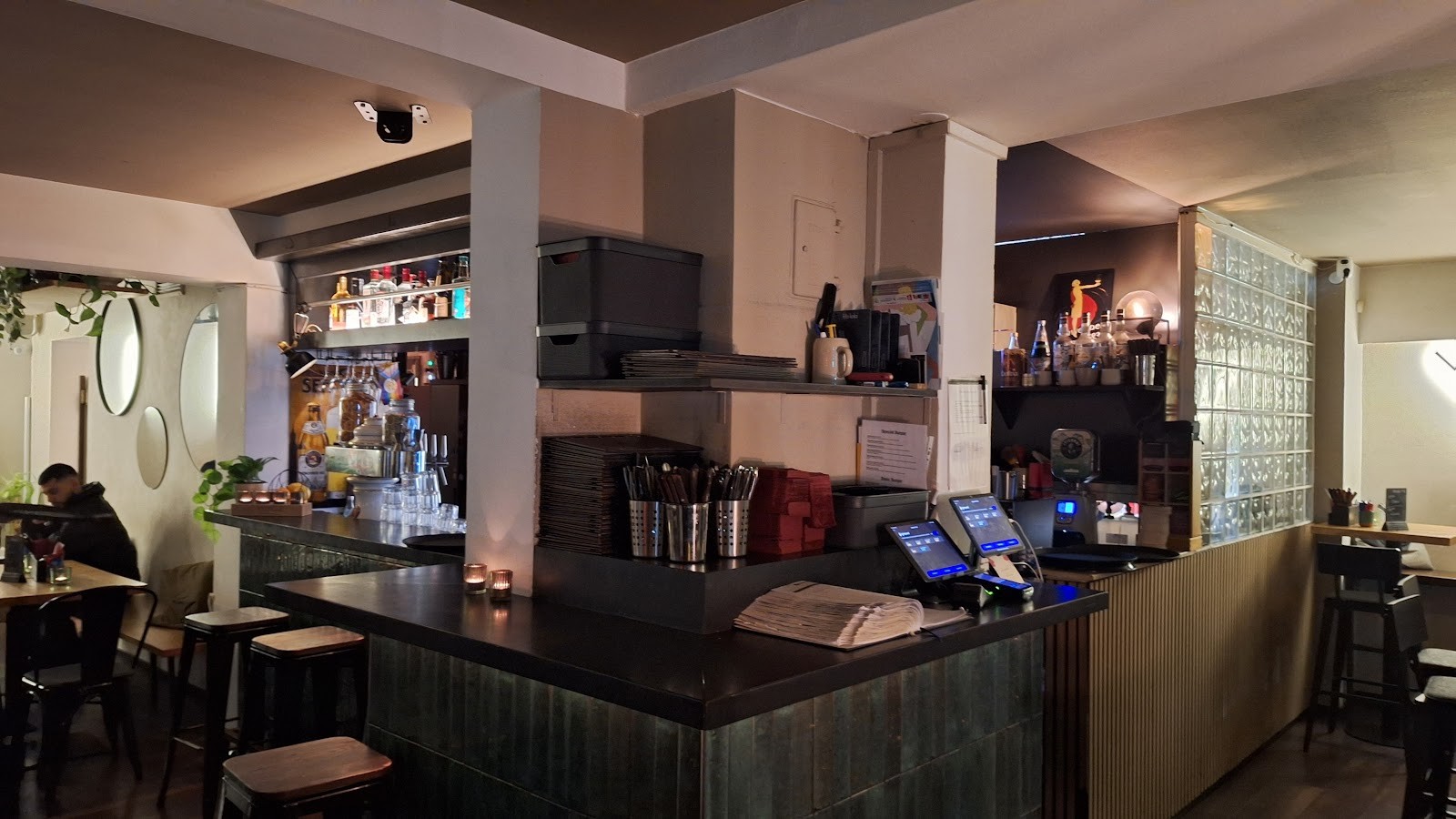 Forty Four Burger & Bar: the place