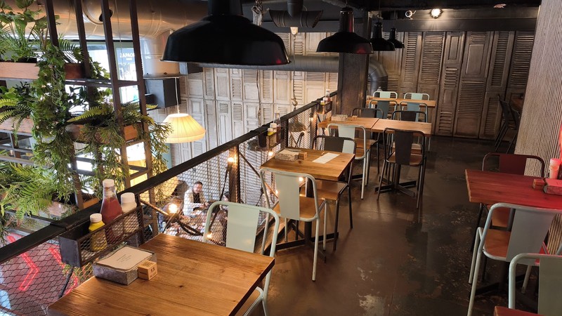 La Central Burgers: photo 4