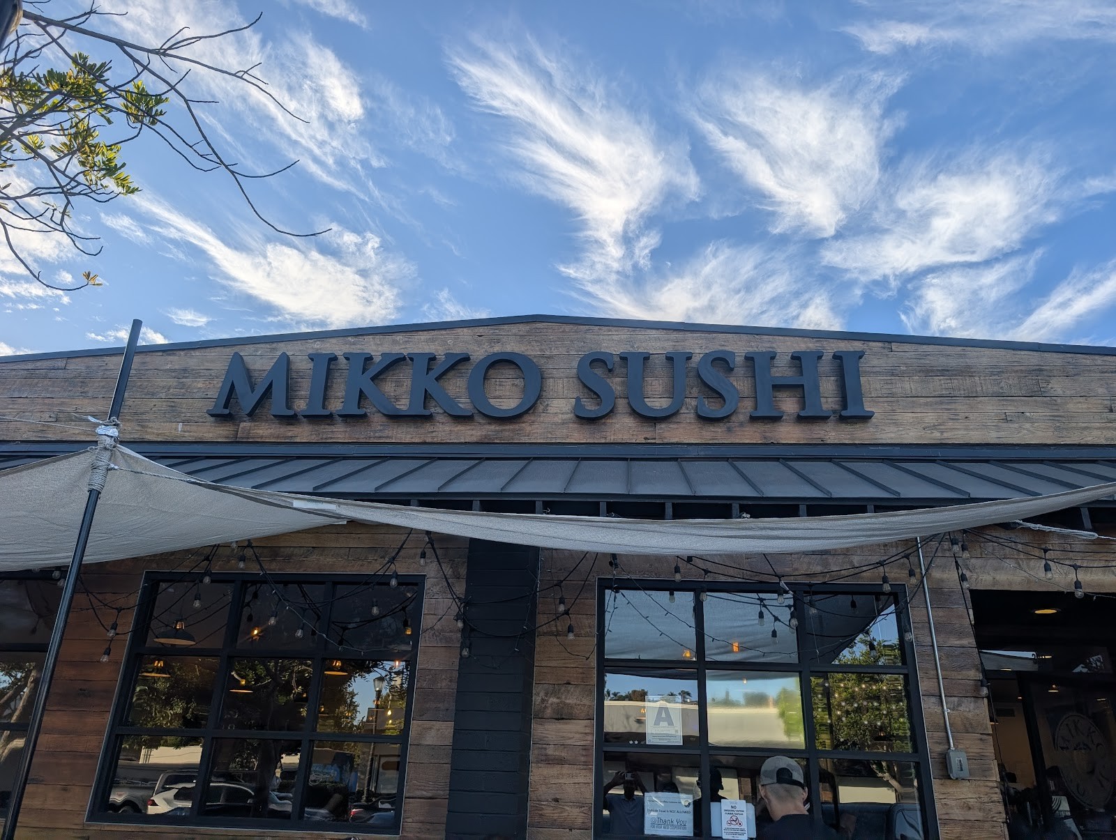 MIKKO SUSHI VISTA: the place