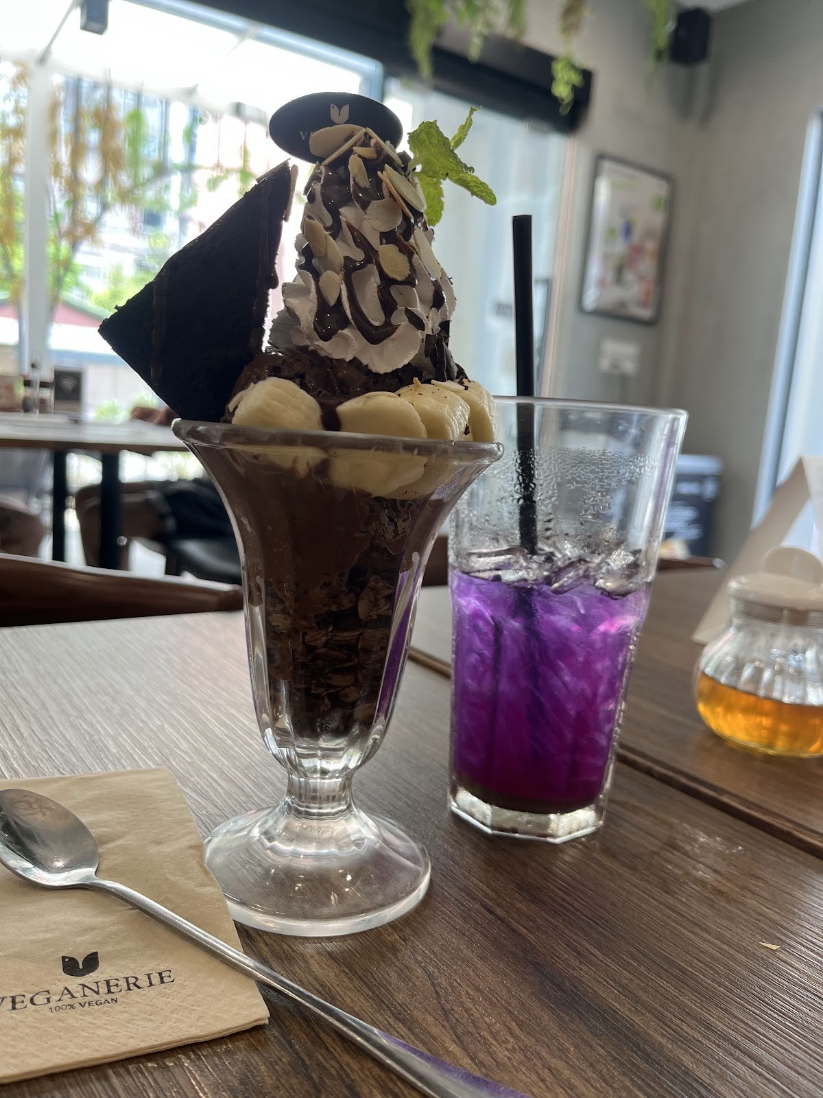 Veganerie Silom: food & drinks