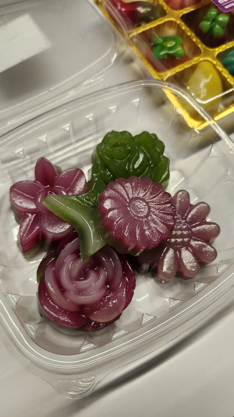 Patchmon's Thai Desserts & More: food & drinks